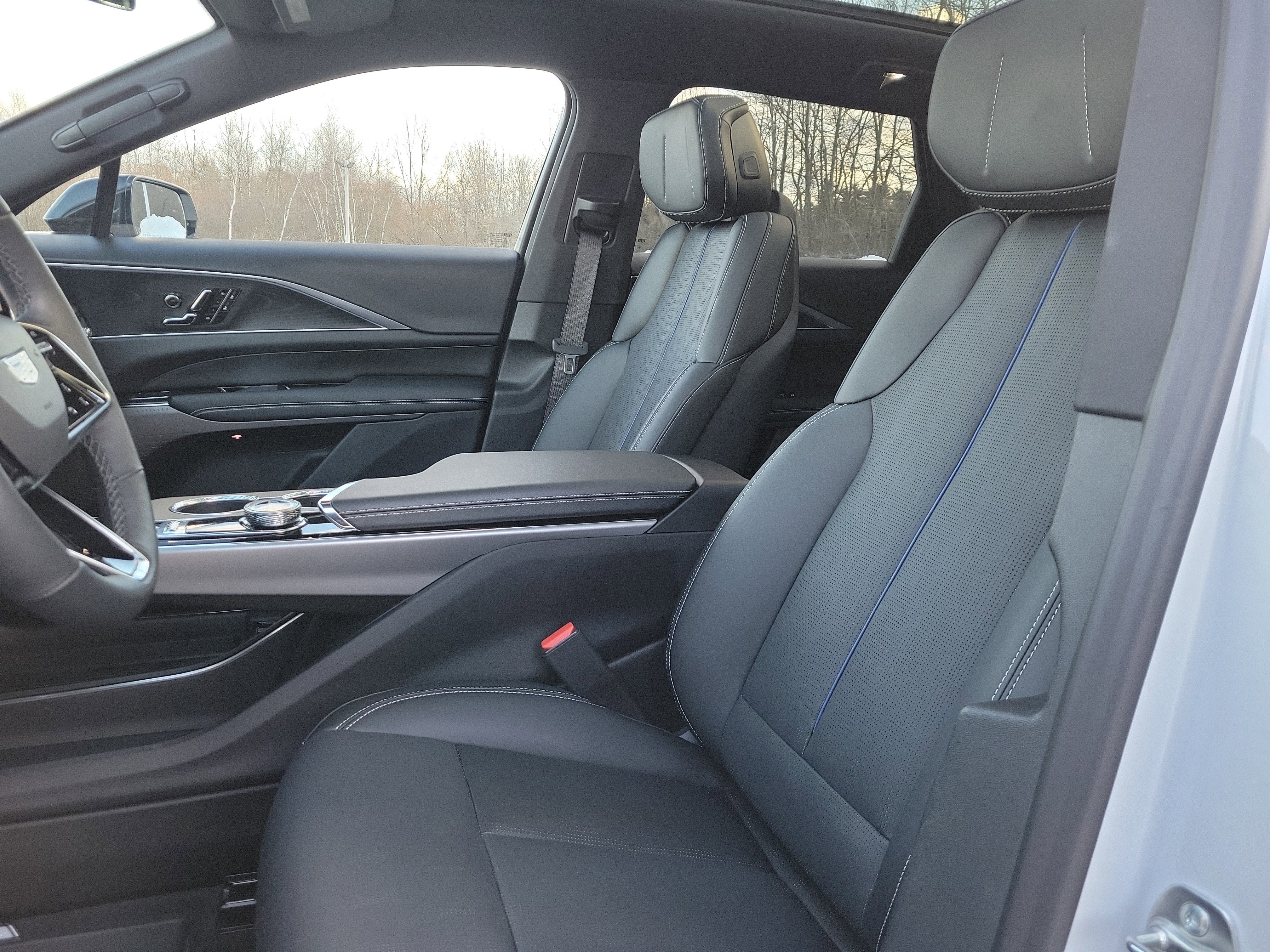 2025 Cadillac LYRIQ Luxury 1