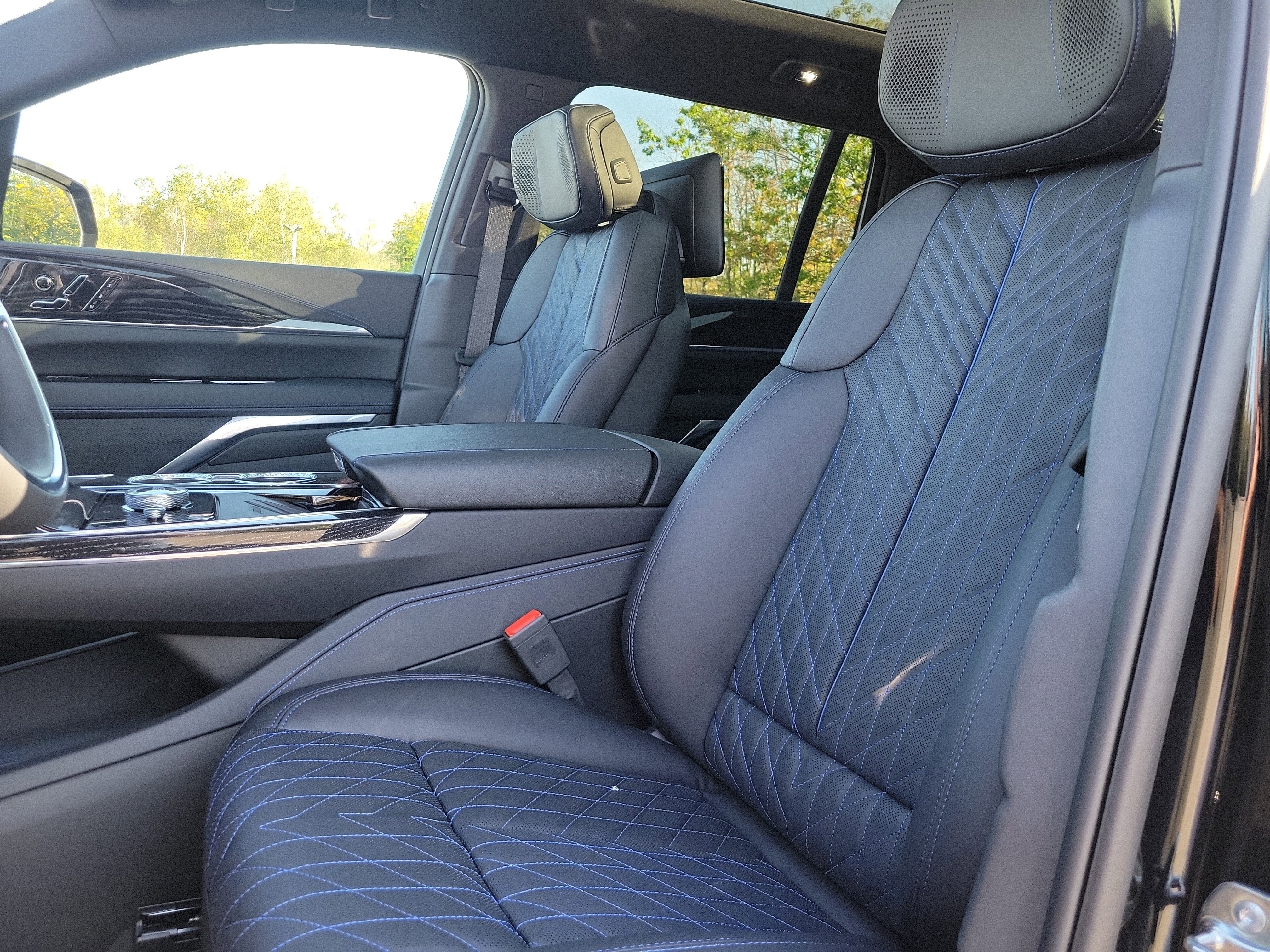 2026 Cadillac ESCALADE IQL Sport