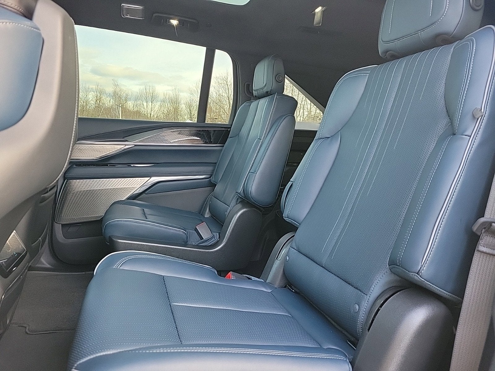 2025 Cadillac ESCALADE IQ Luxury 2