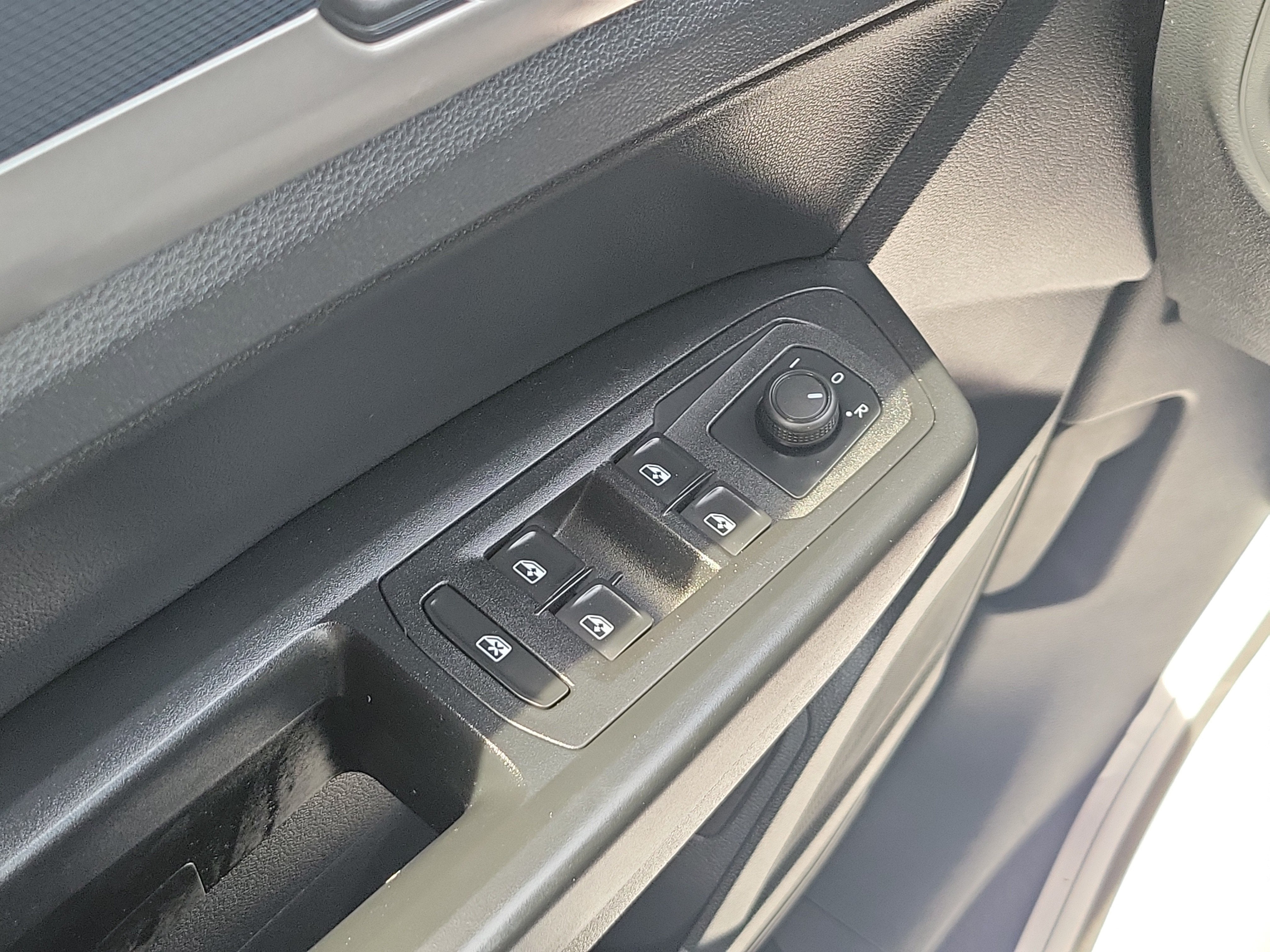 2021 Volkswagen Atlas 3.6L V6 SE w/Technology R-Line