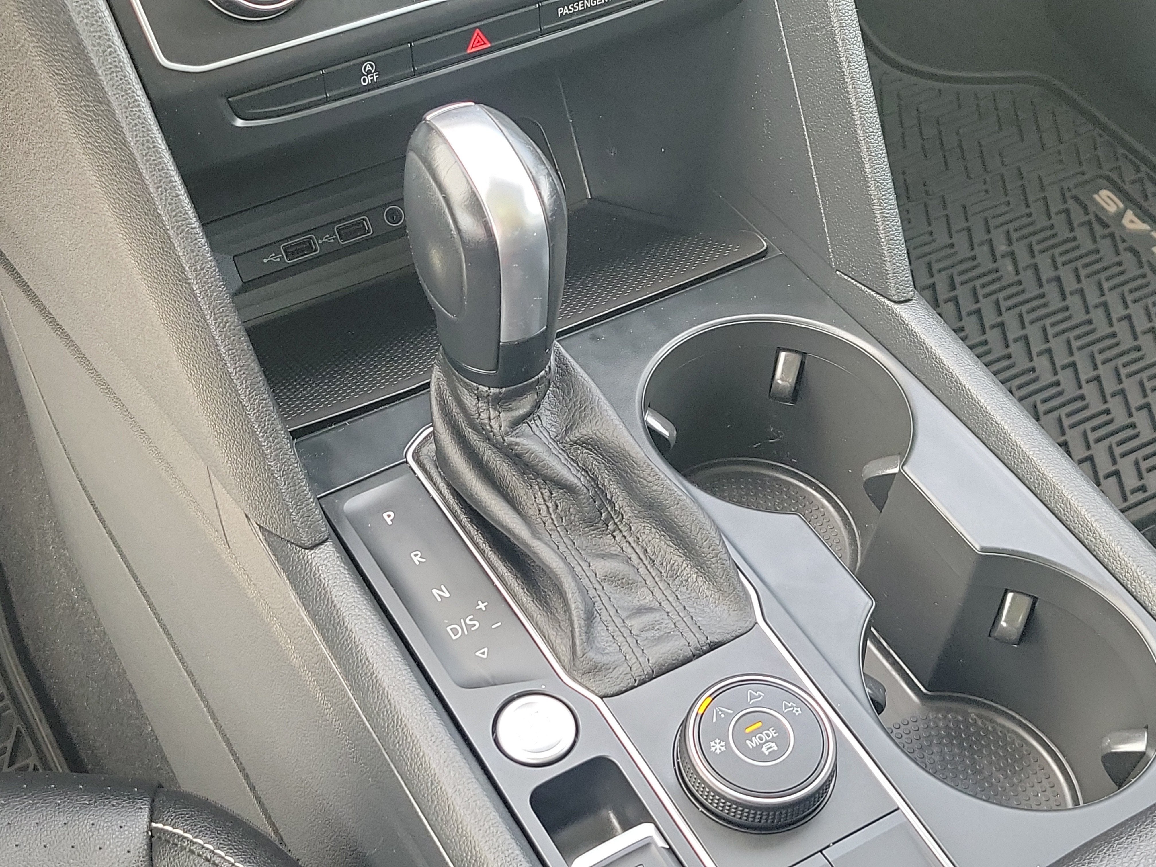 2021 Volkswagen Atlas 3.6L V6 SE w/Technology R-Line