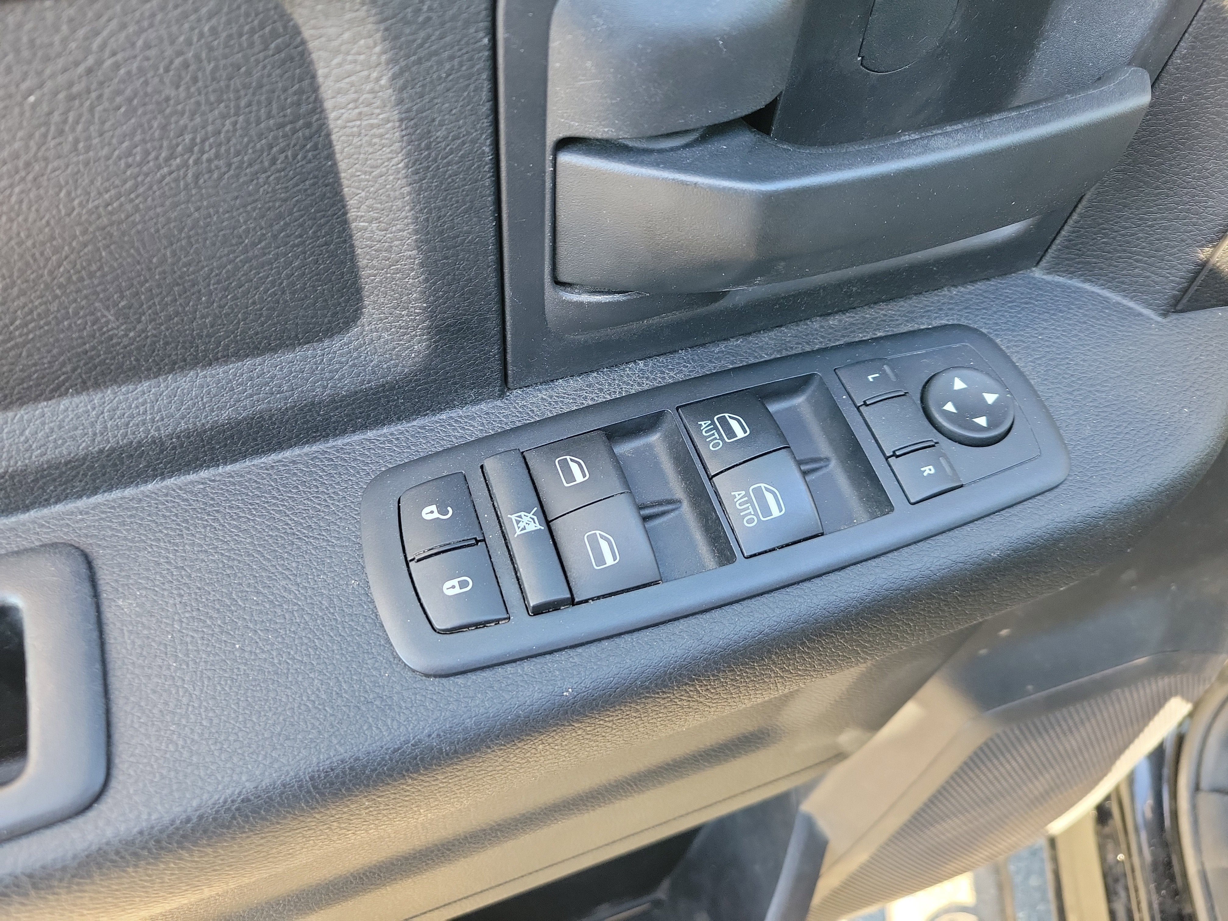 2017 RAM 1500 Express Crew Cab 4x4 5'7" Box