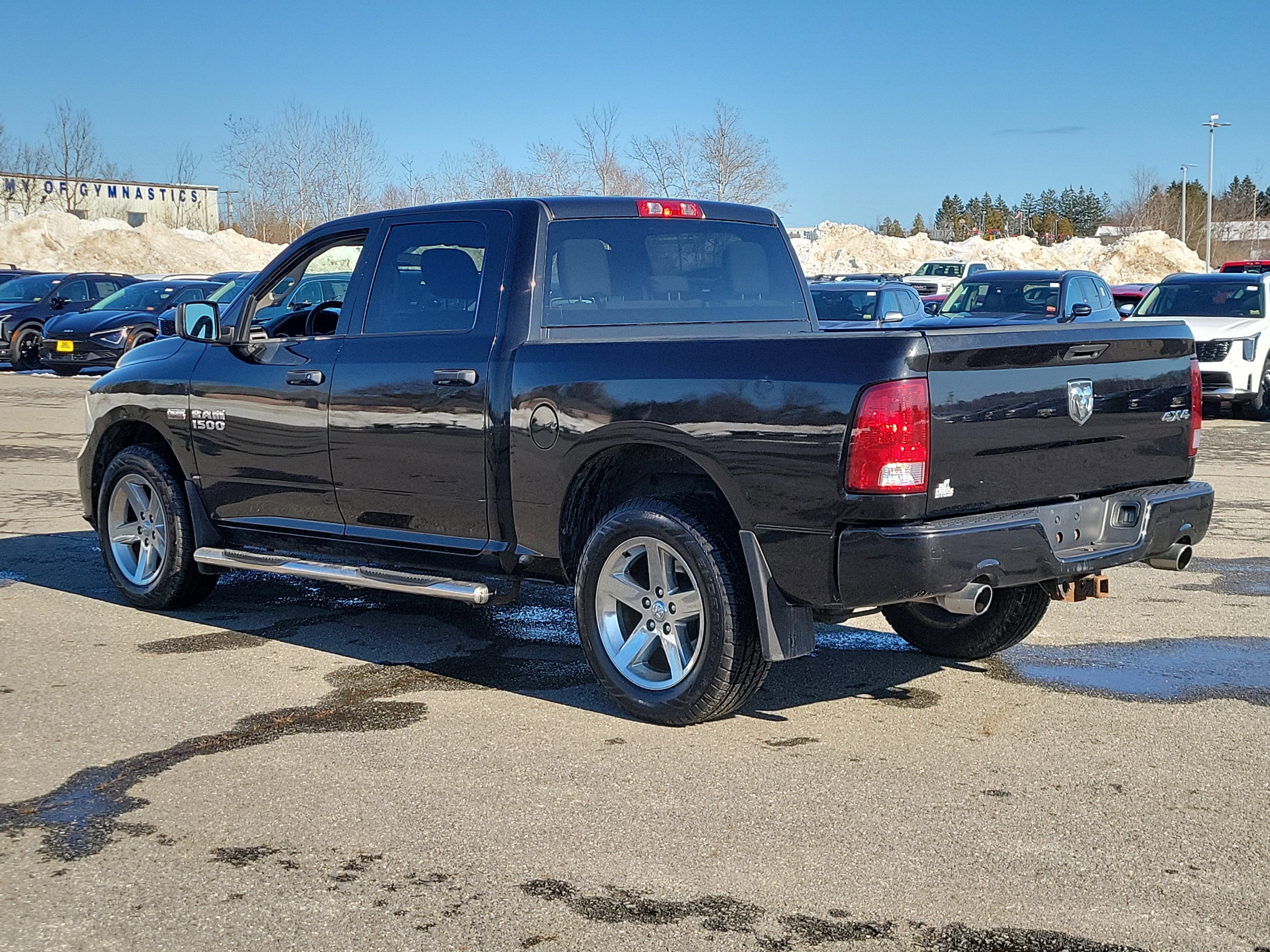 2017 RAM 1500 Express Crew Cab 4x4 5'7" Box