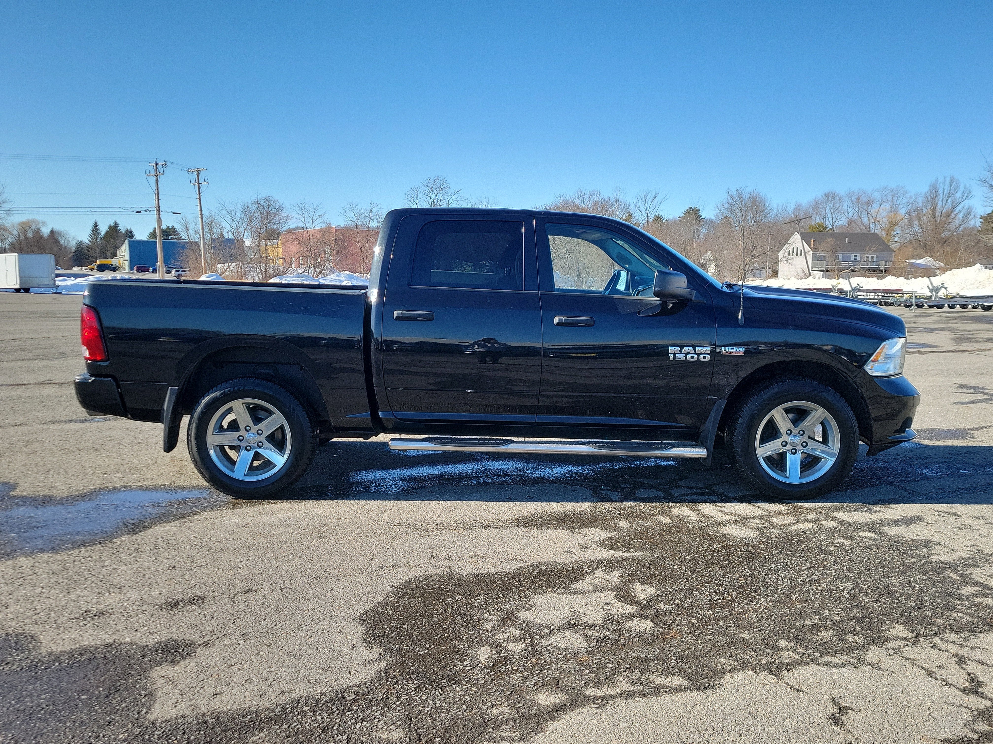 2017 RAM 1500 Express Crew Cab 4x4 5'7" Box