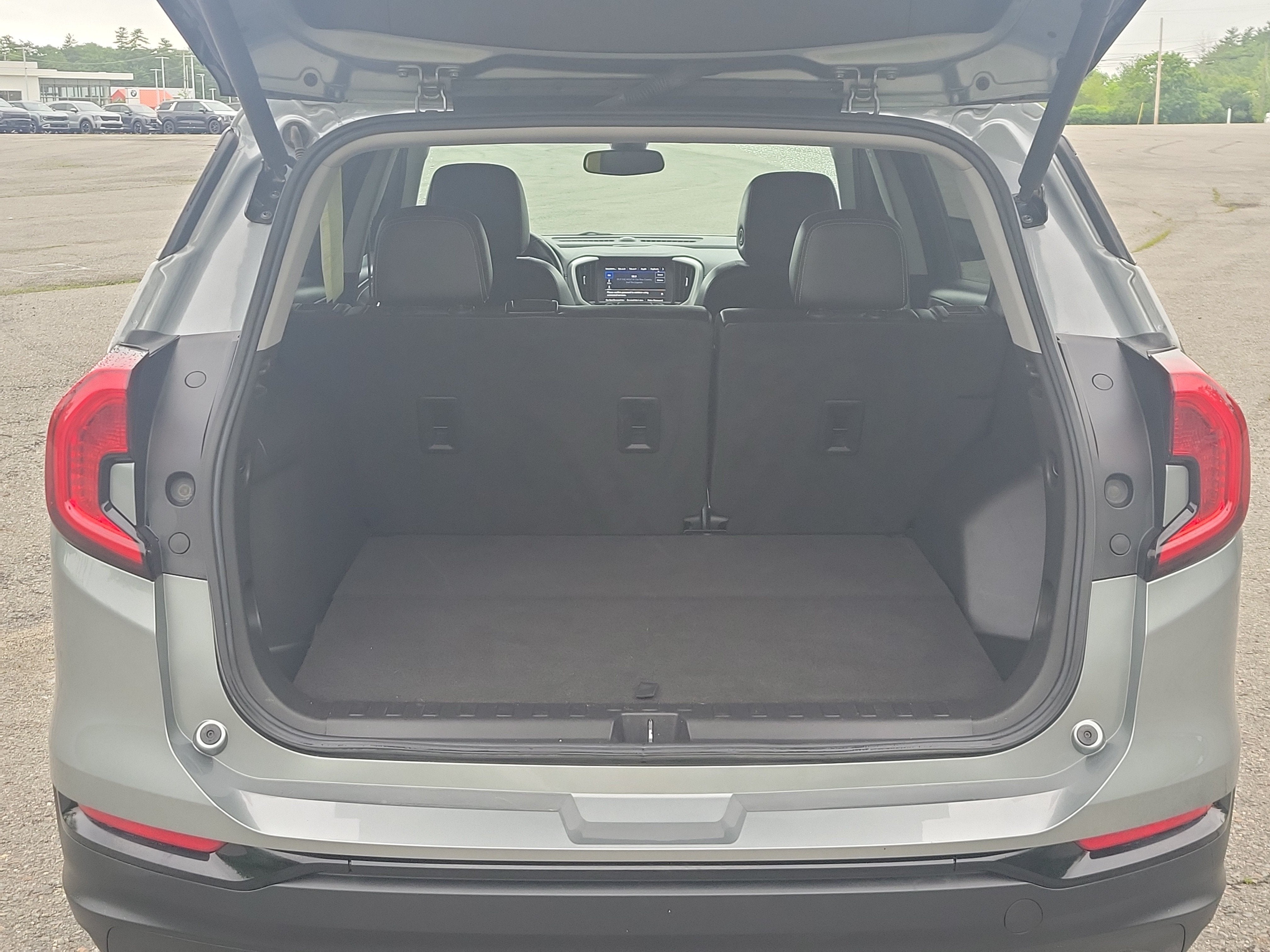 2023 GMC Terrain SLT - Photo 16