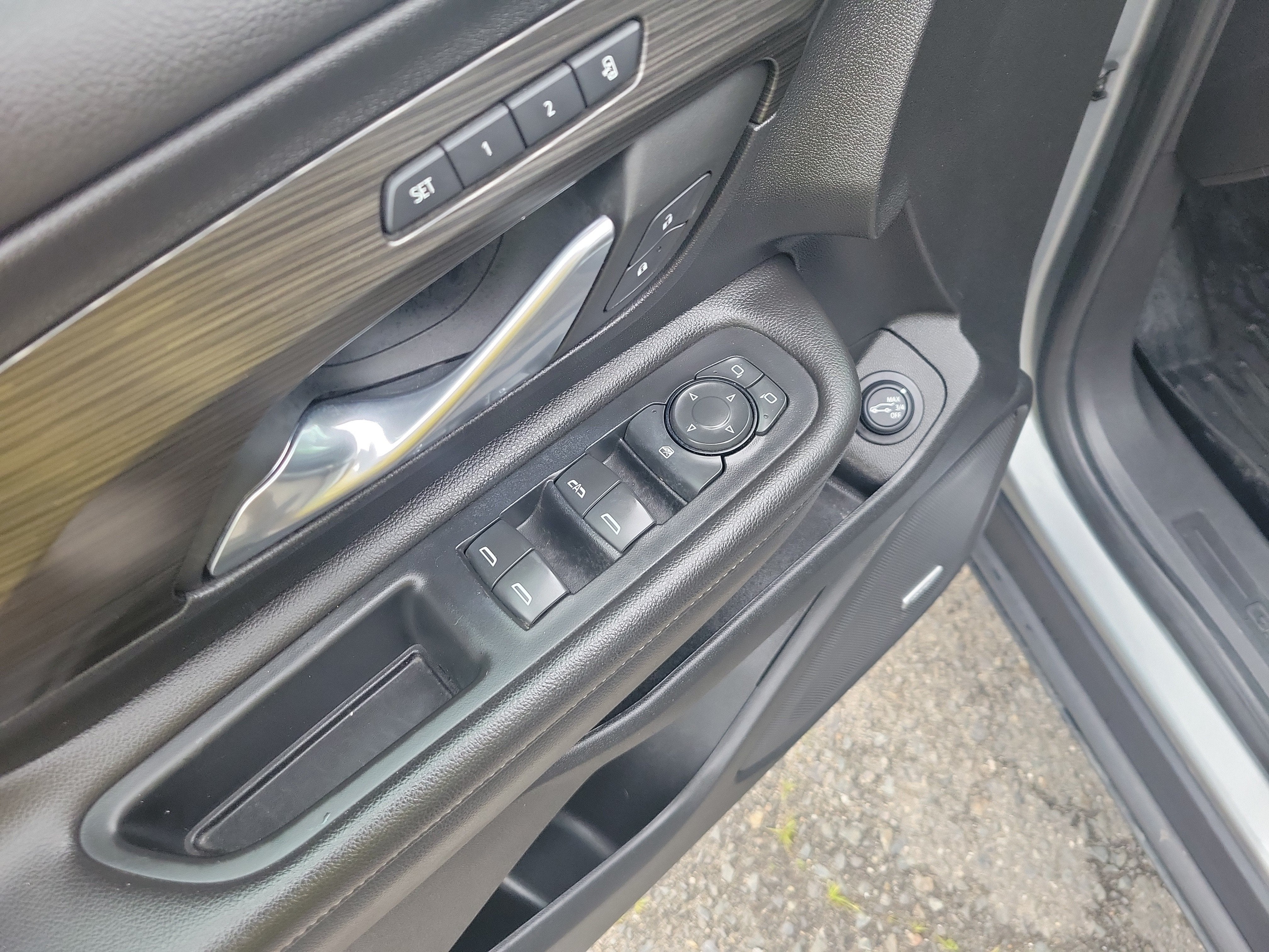 2023 GMC Terrain SLT - Photo 18
