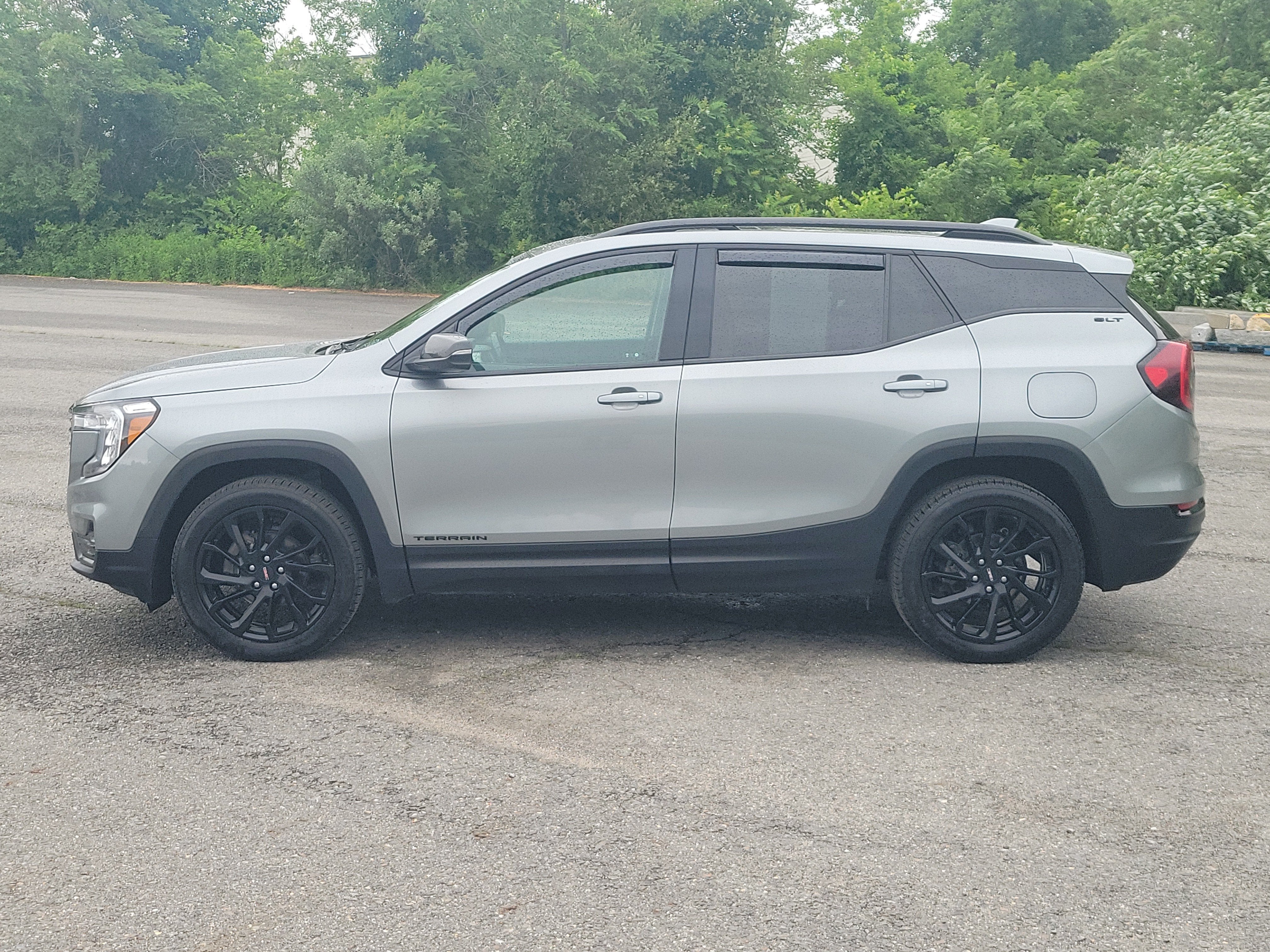 2023 GMC Terrain SLT - Photo 2