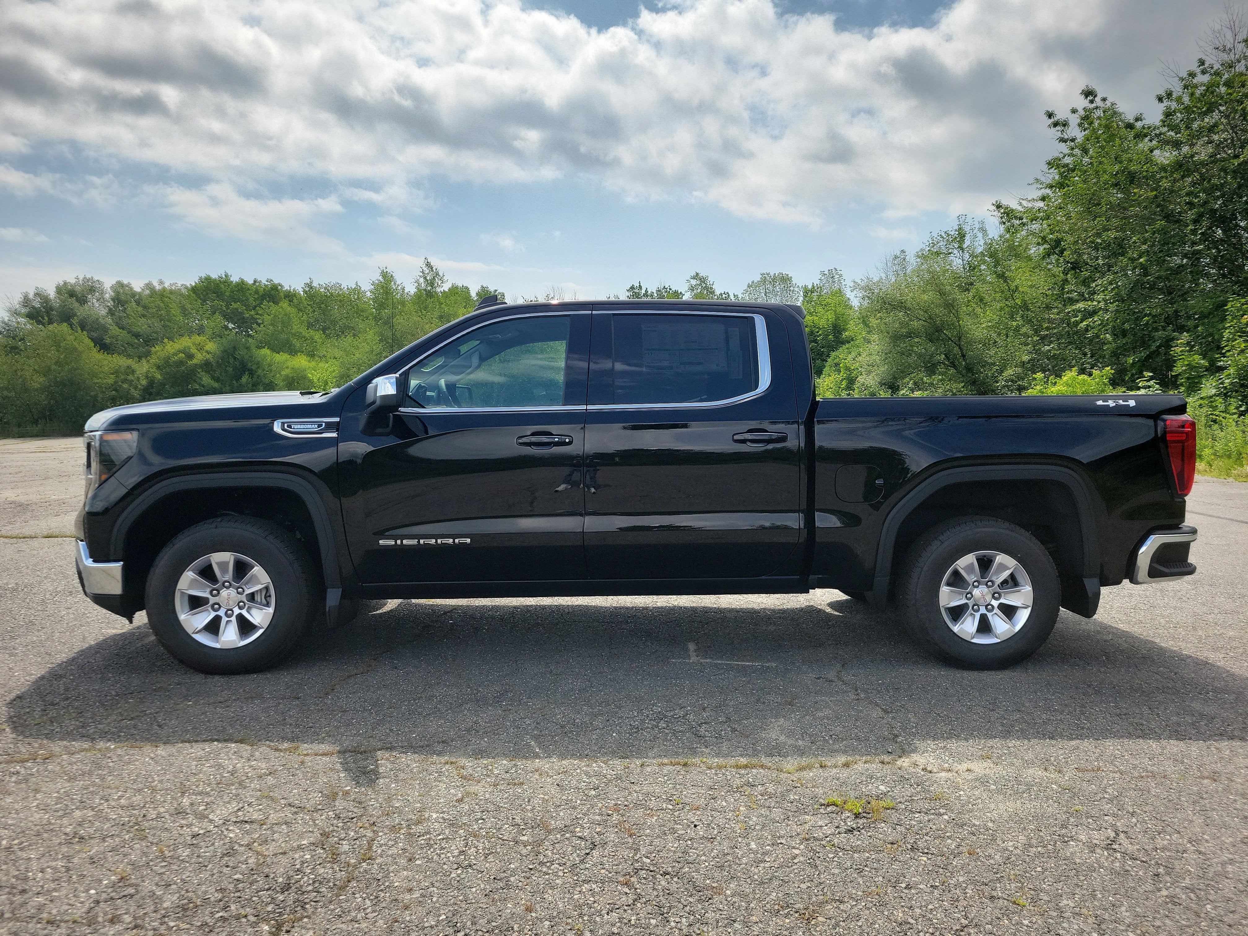 2025 GMC Sierra 1500 SLE