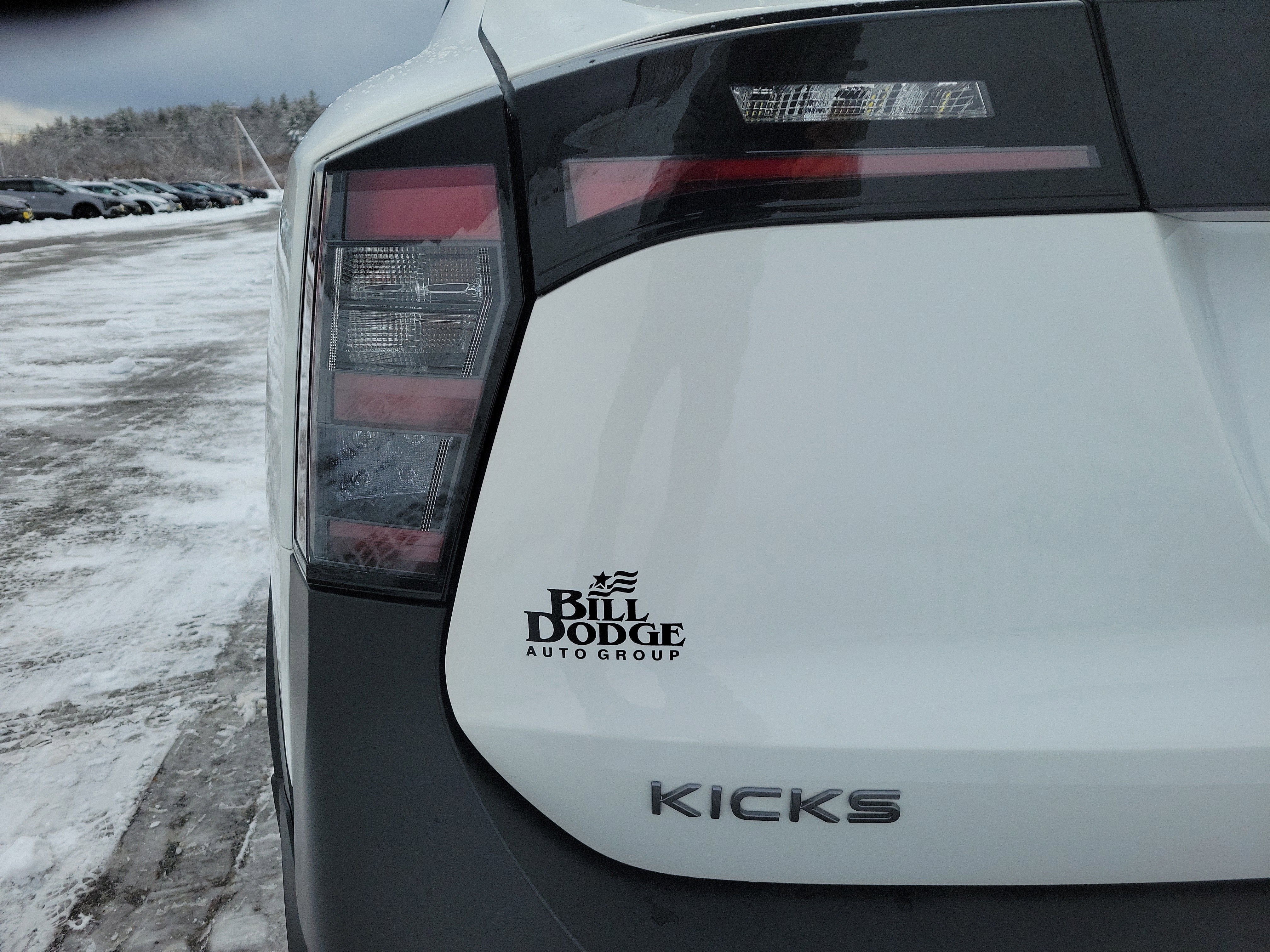 2026 Nissan Kicks SR