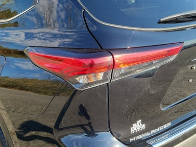 2023 Toyota Highlander Hybrid Platinum