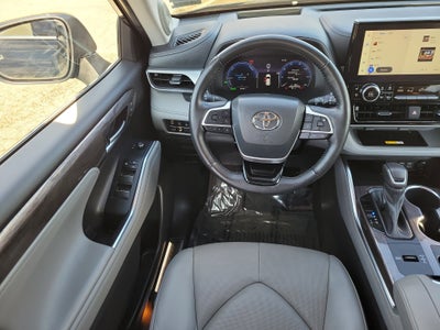 2023 Toyota Highlander Hybrid Platinum