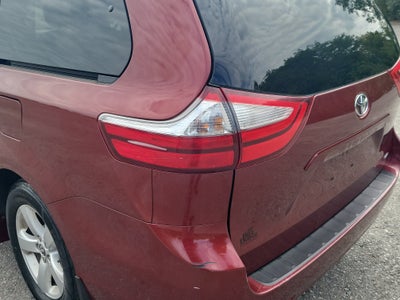 2019 Toyota Sienna LE Auto Access Seat