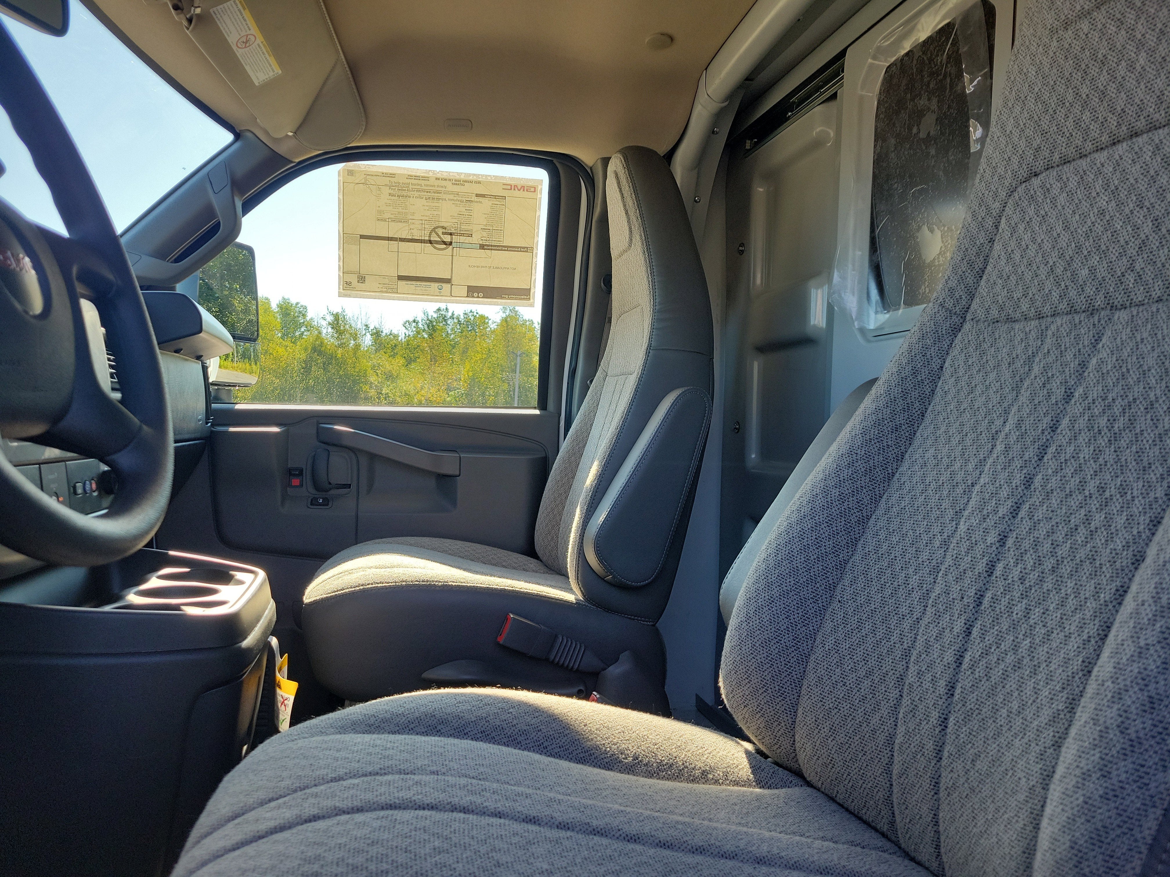 2025 GMC Savana Cutaway 3500 1WT