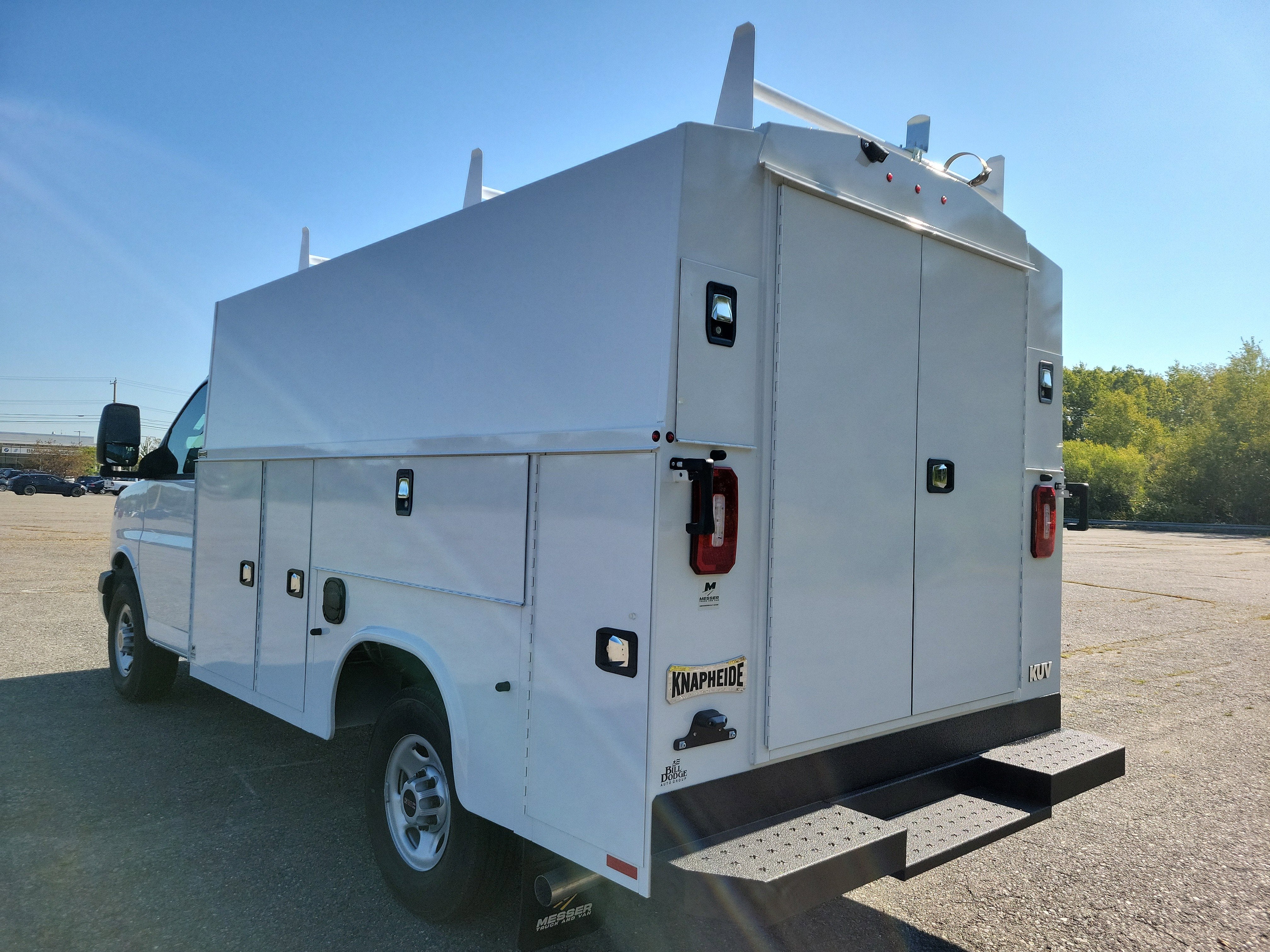 2025 GMC Savana Cutaway 3500 1WT