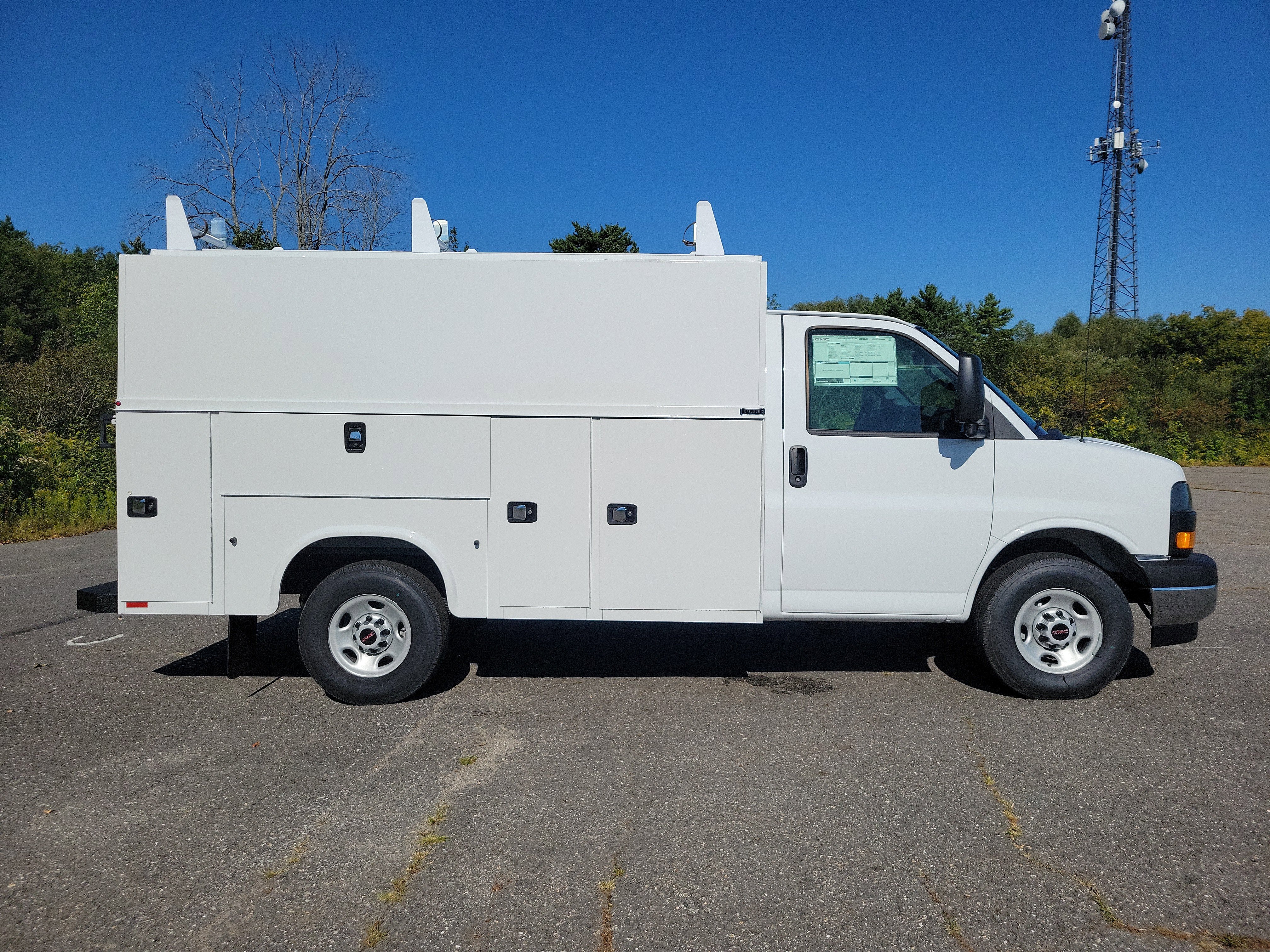 2025 GMC Savana Cutaway 3500 1WT