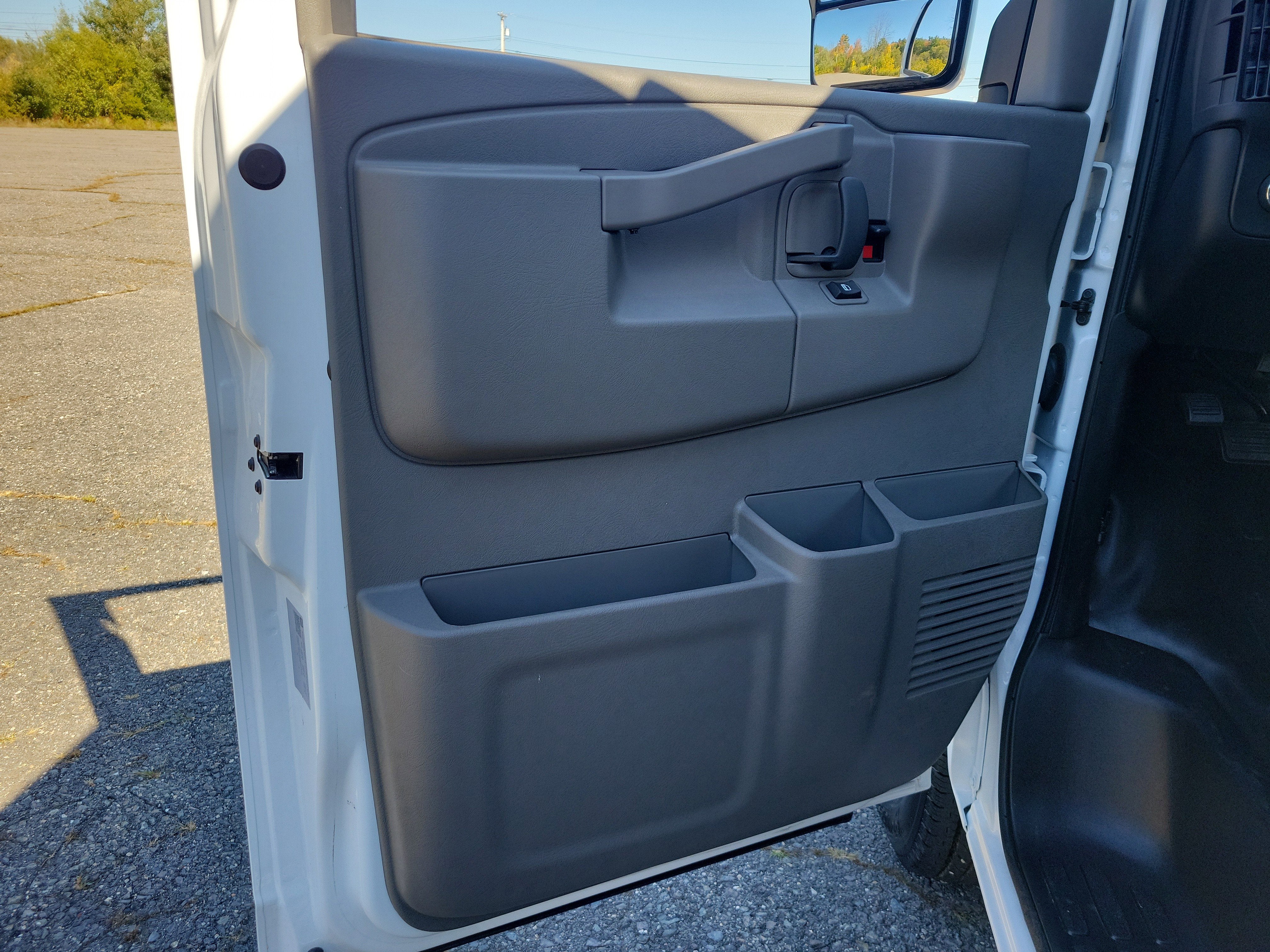 2025 GMC Savana Cutaway 3500 1WT