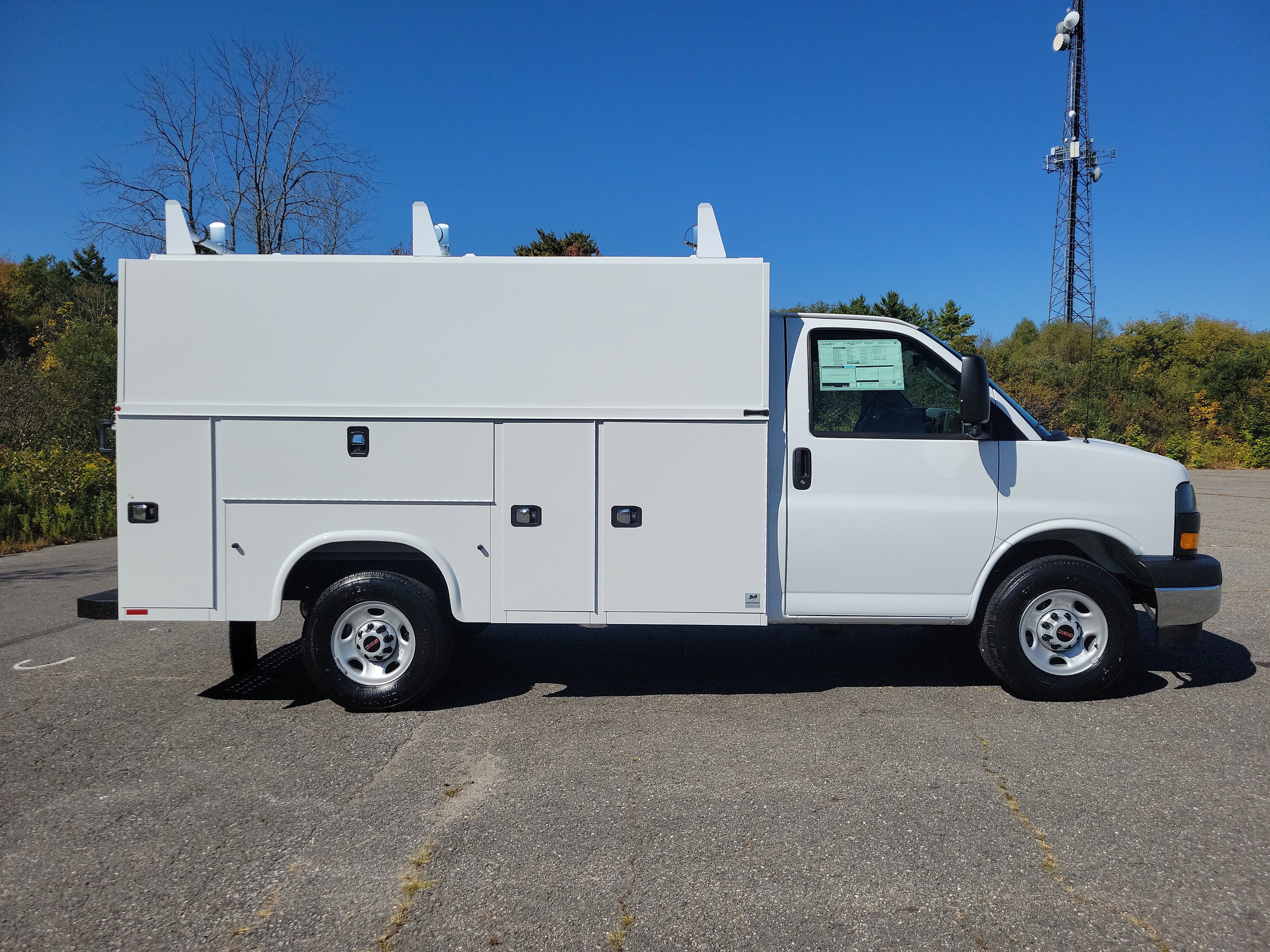 2025 GMC Savana Cutaway 3500 1WT