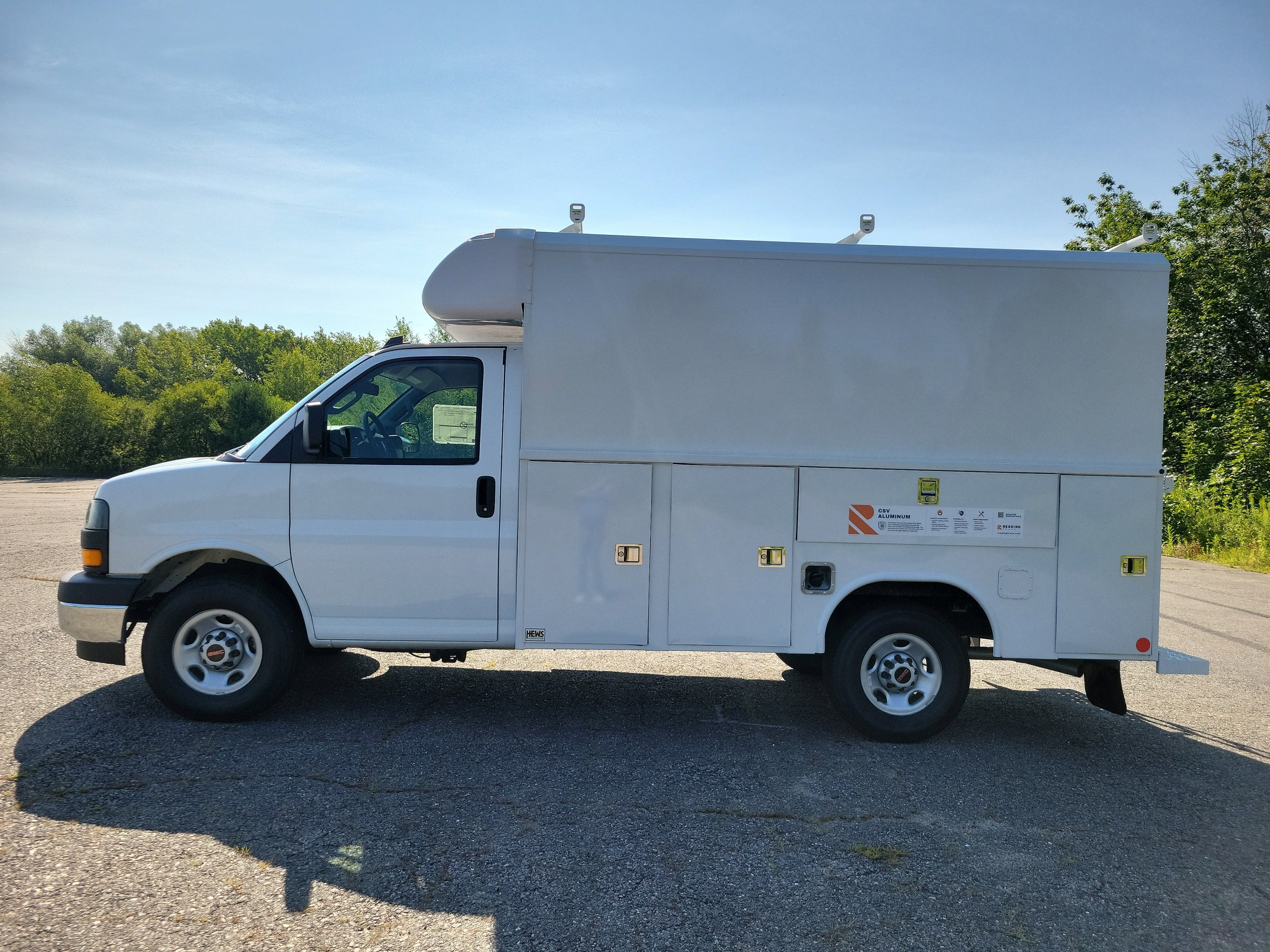 2025 GMC Savana Cutaway 3500 1WT