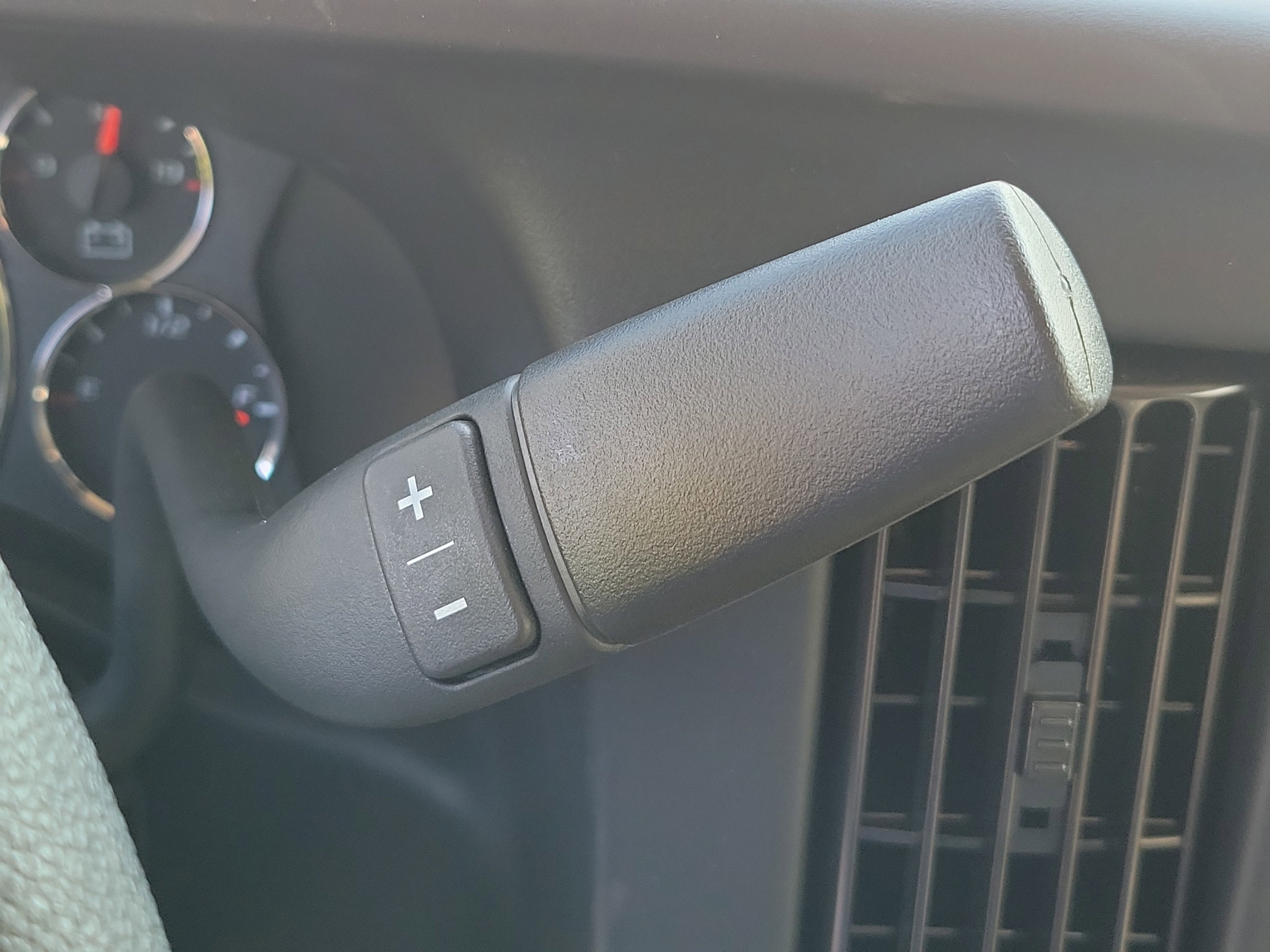 2025 GMC Savana Cutaway 3500 1WT