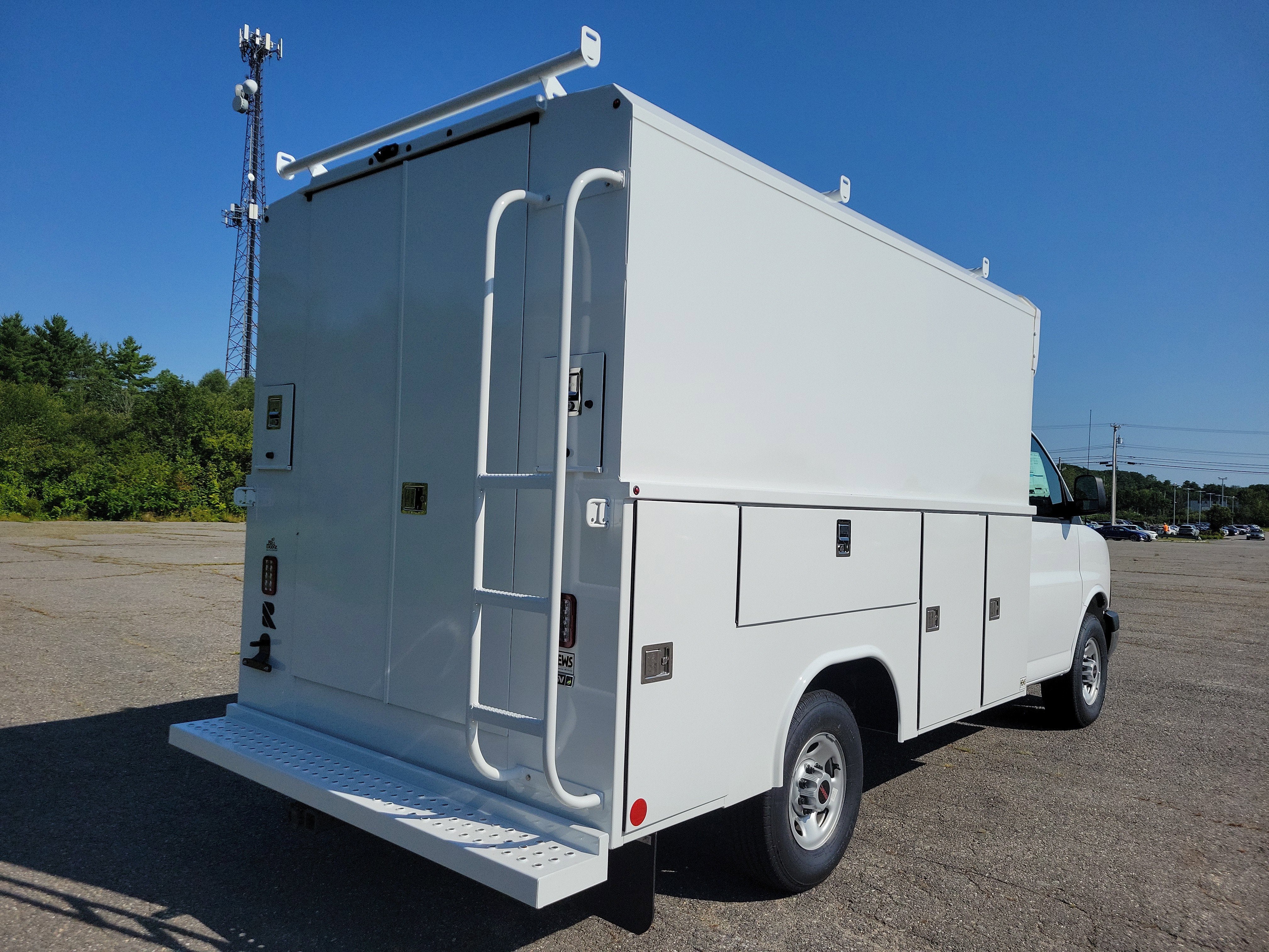 2025 GMC Savana Cutaway 3500 1WT