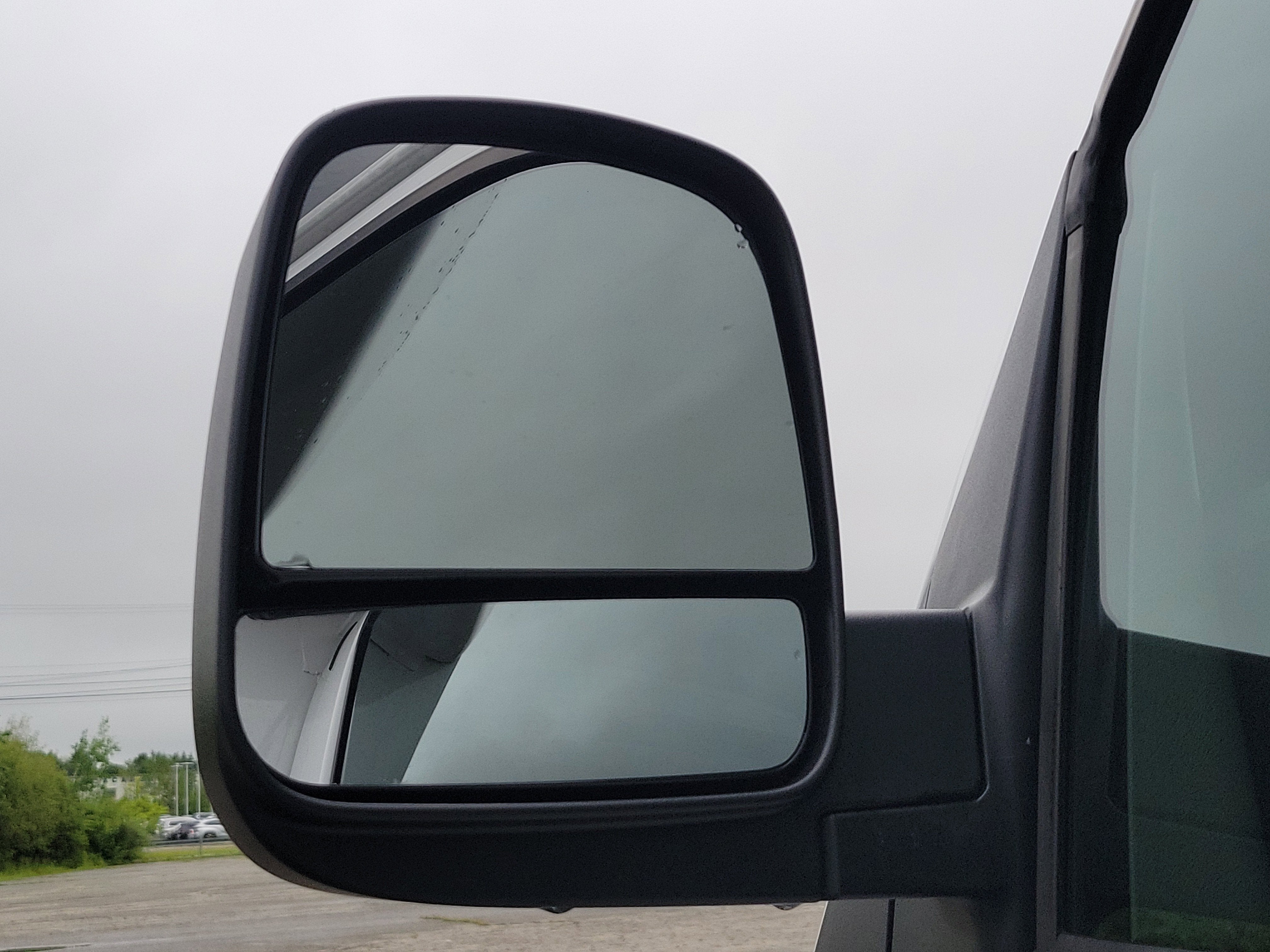 2025 GMC Savana Cutaway 3500 1WT