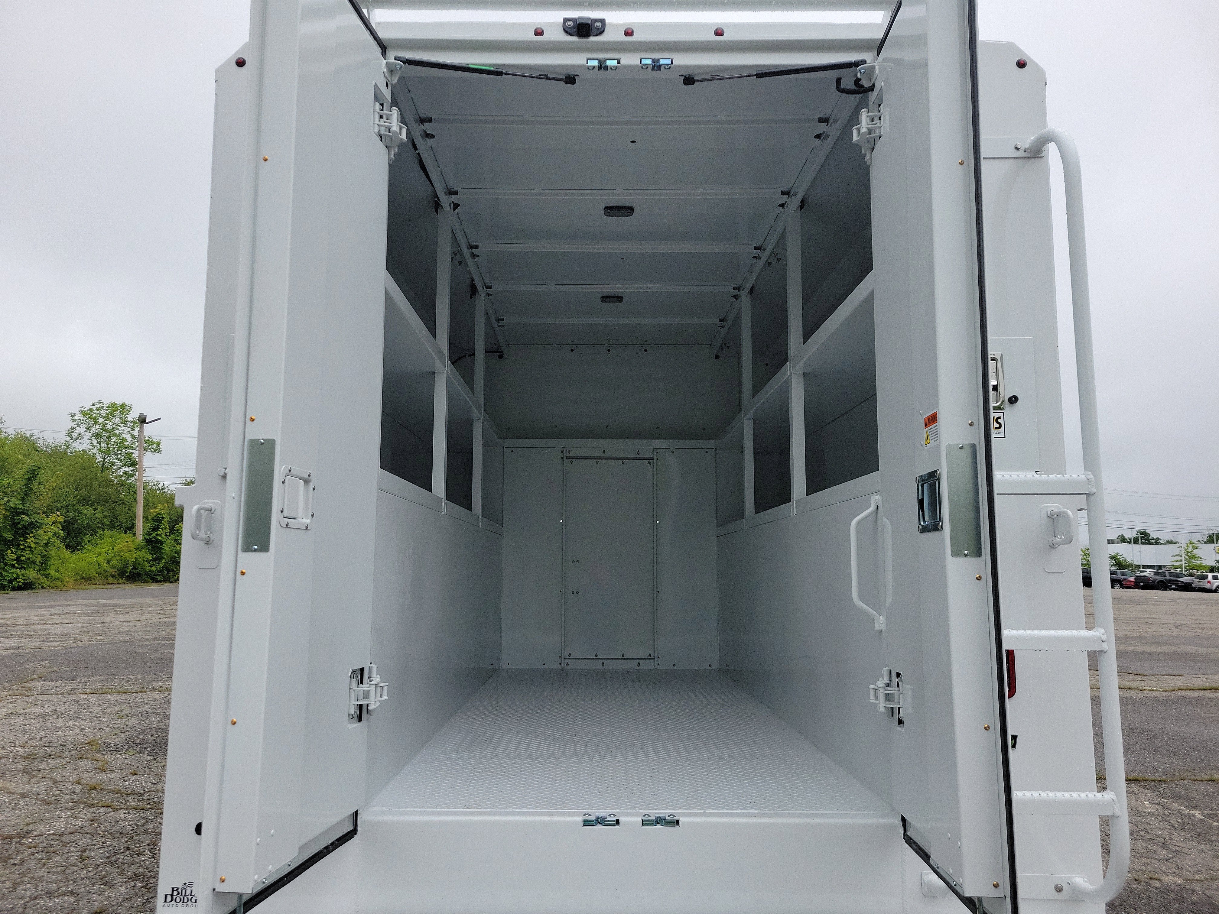 2025 GMC Savana Cutaway 3500 1WT