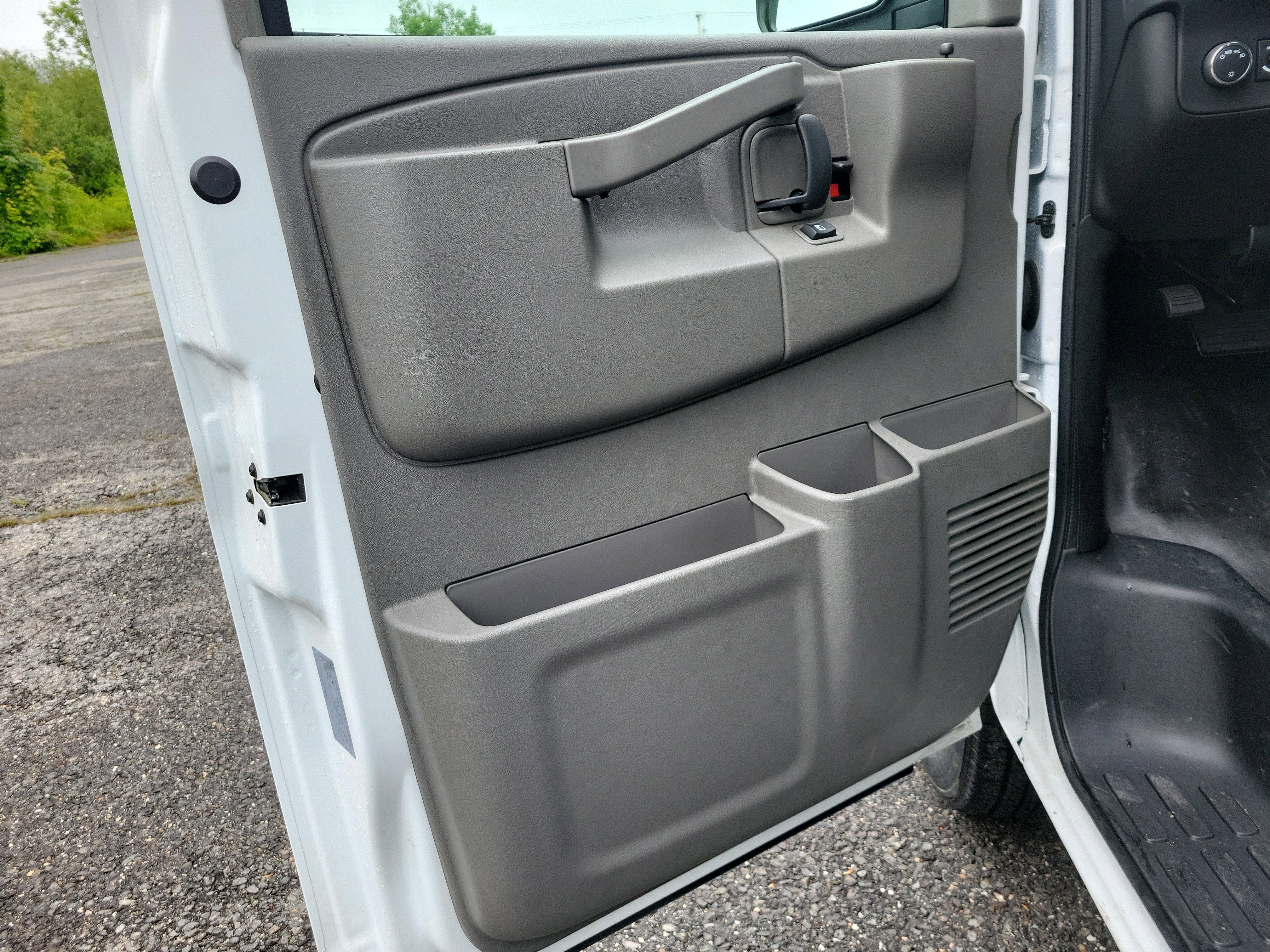 2025 GMC Savana Cutaway 3500 1WT