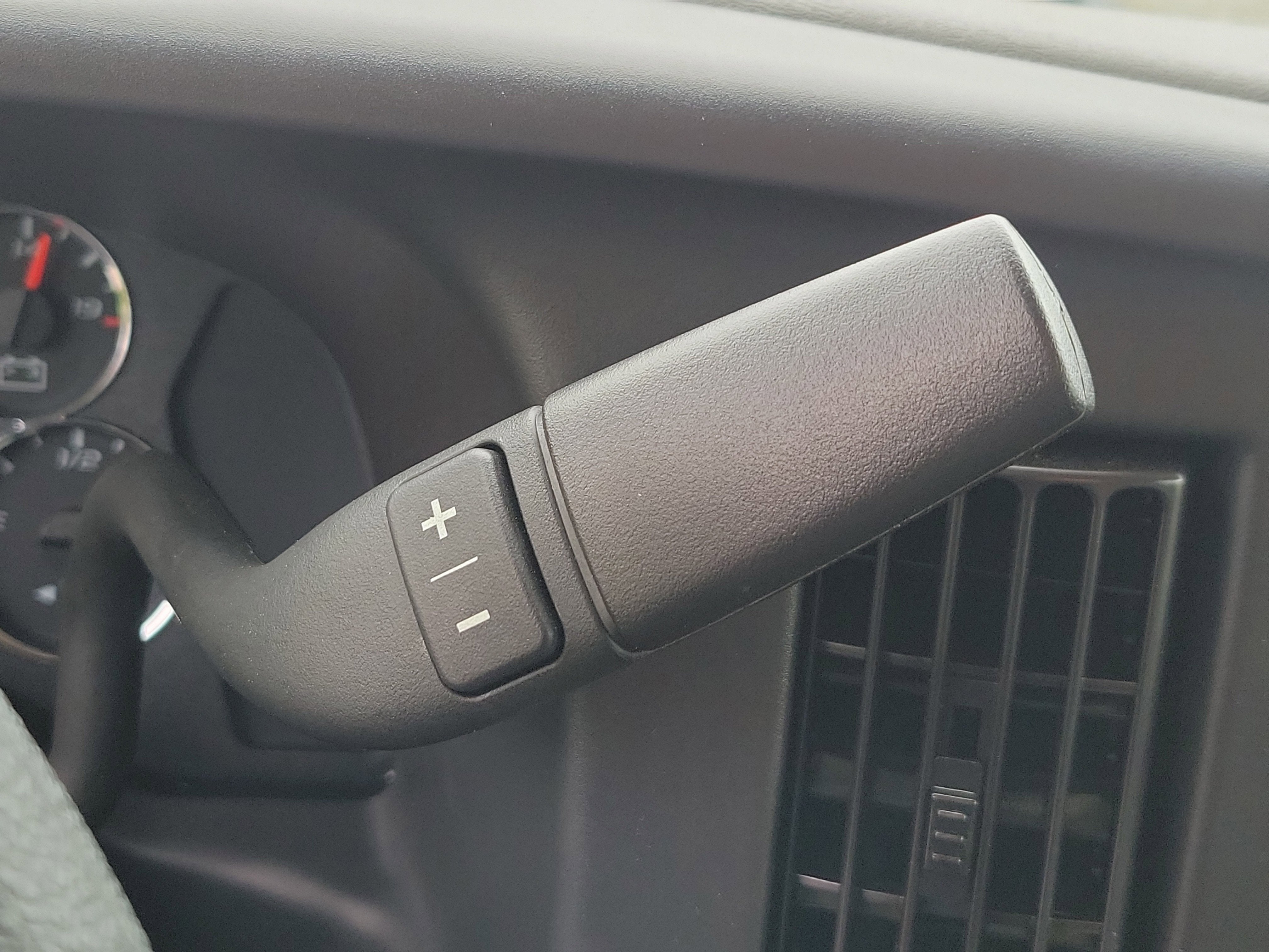 2025 GMC Savana Cutaway 3500 1WT