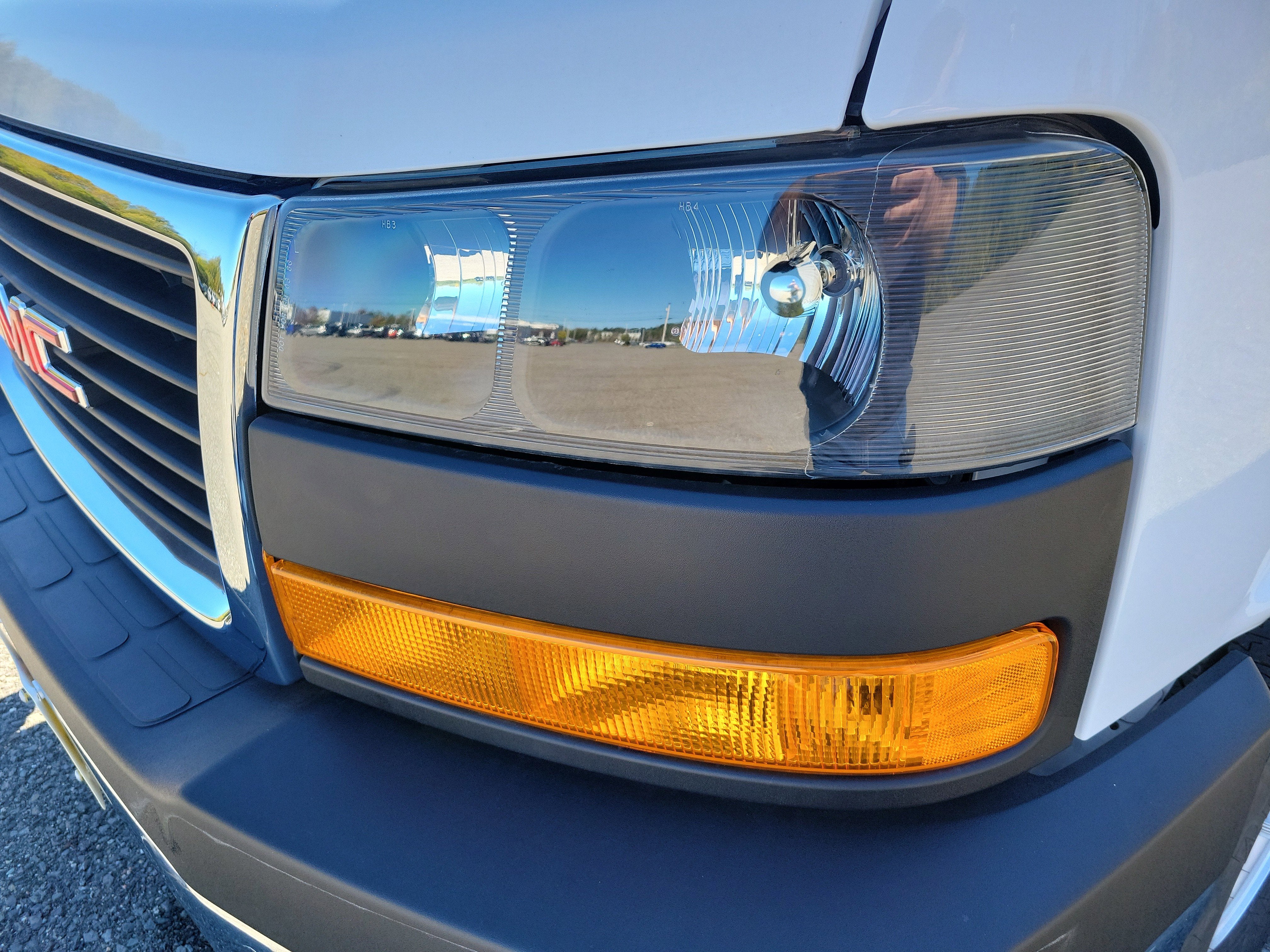 2025 GMC Savana Cutaway 3500 1WT