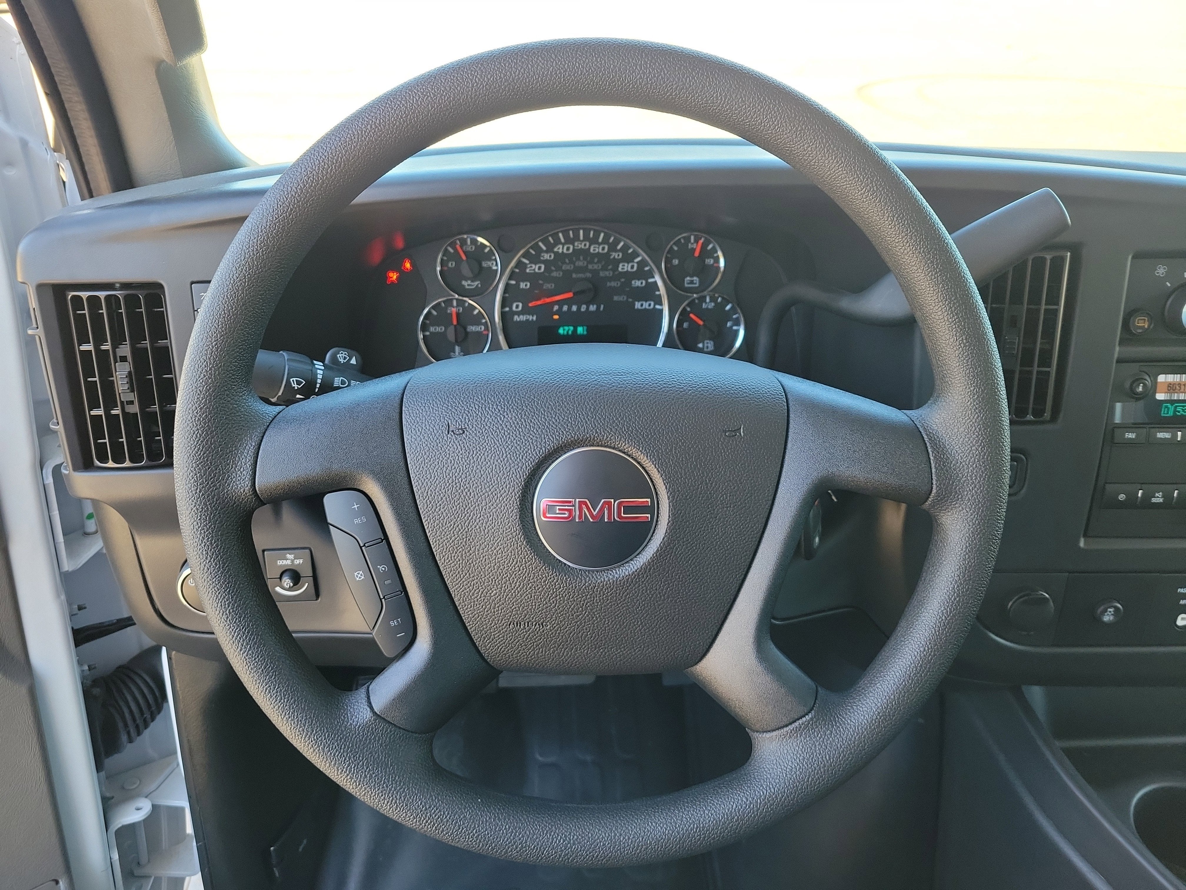 2025 GMC Savana Cutaway 3500 1WT