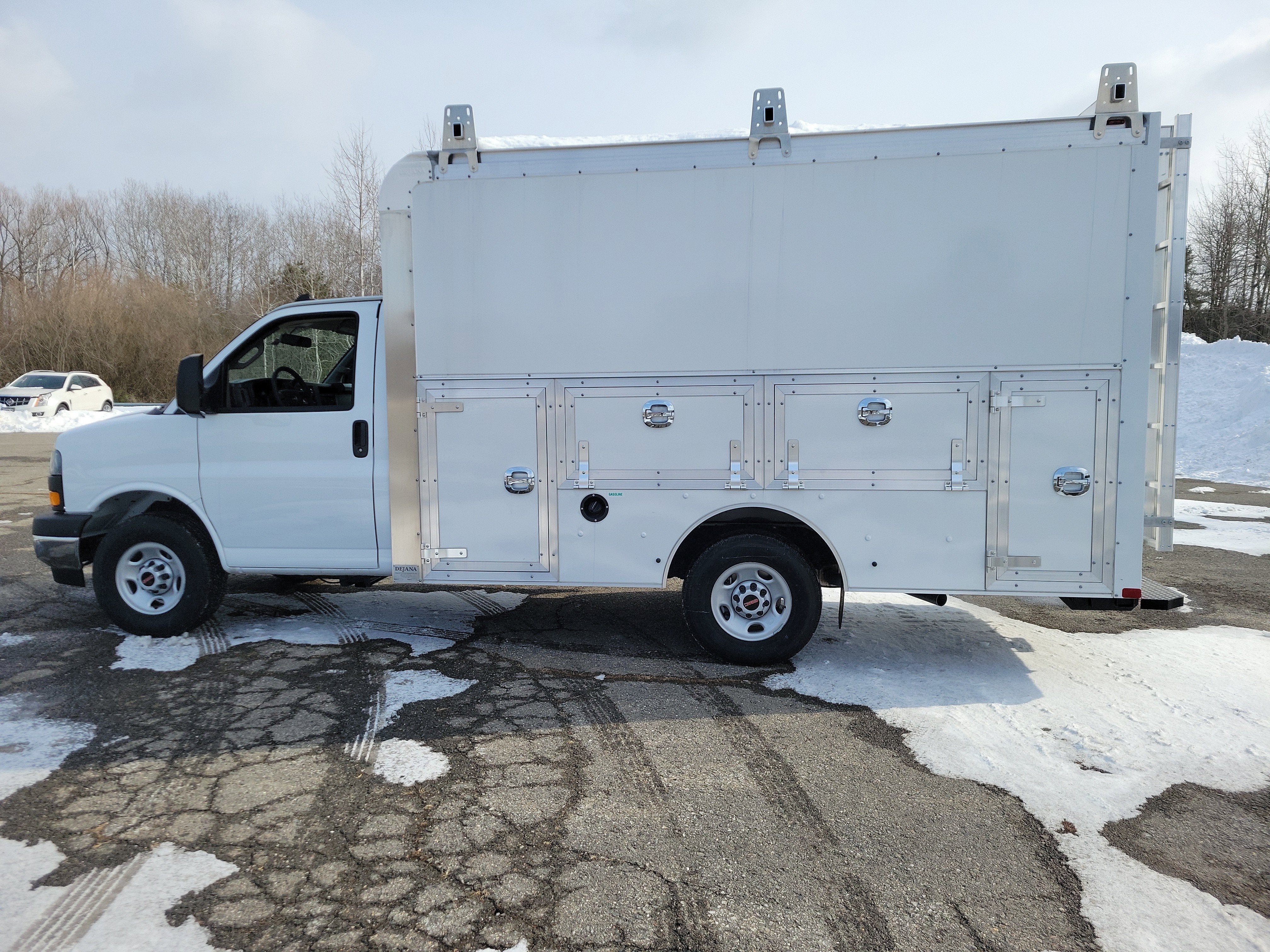 2025 GMC Savana Cutaway 3500 1WT