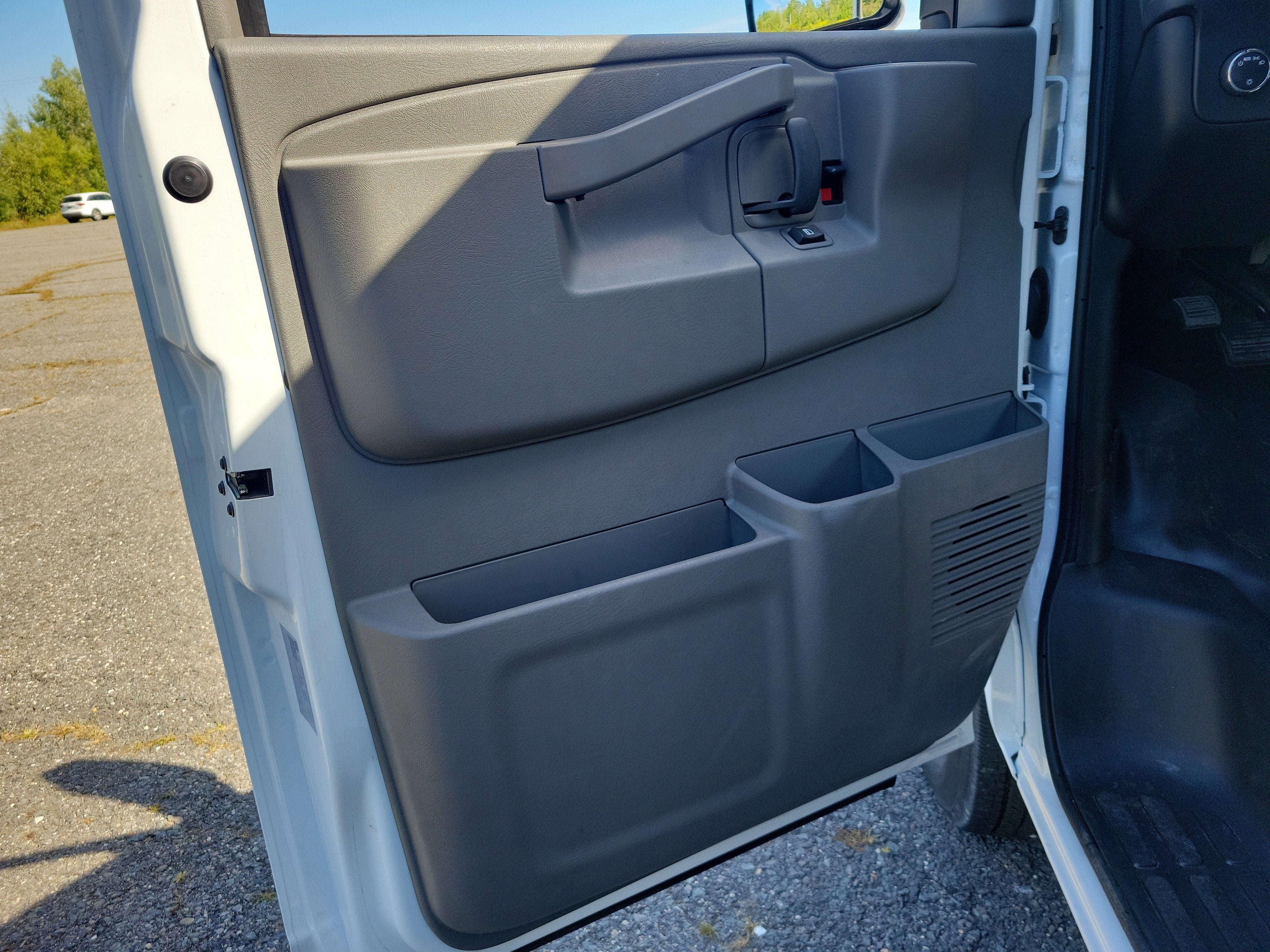 2025 GMC Savana Cutaway 3500 1WT