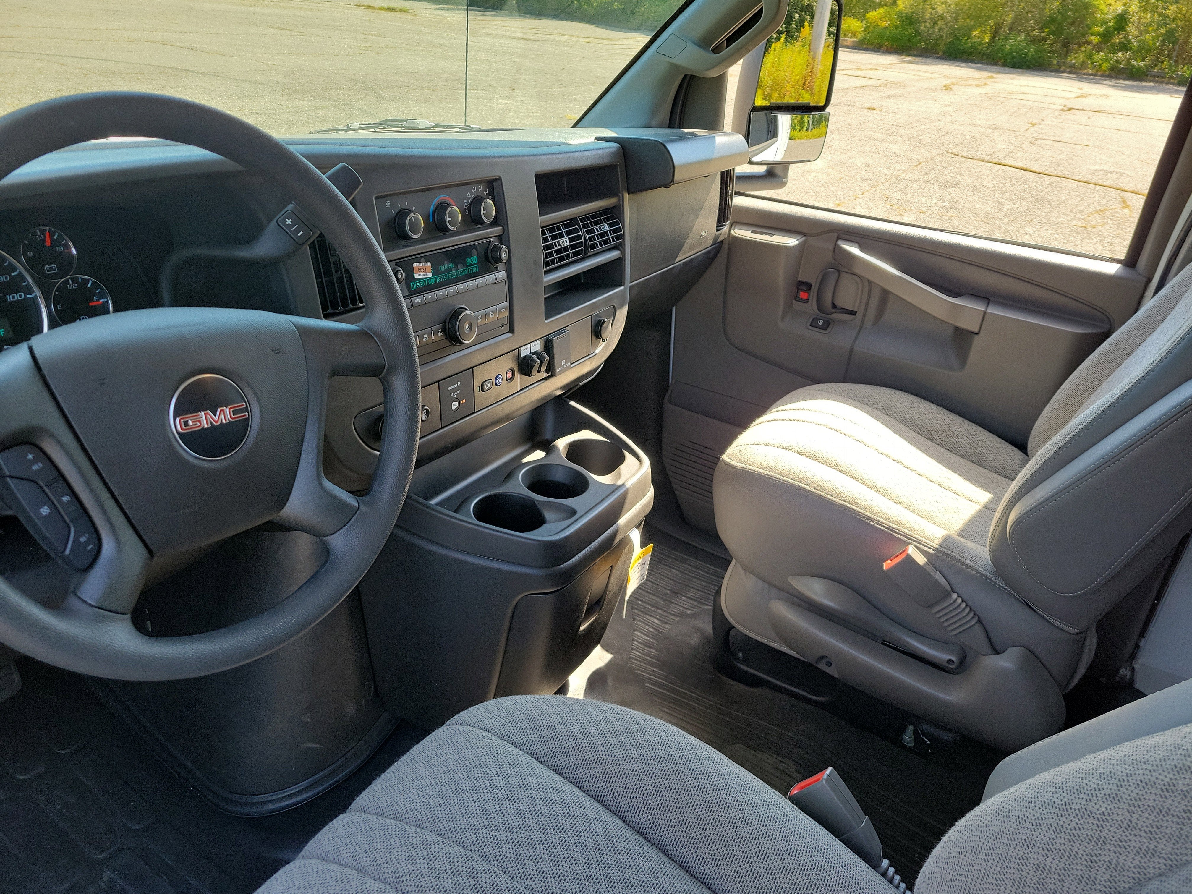 2025 GMC Savana Cutaway 3500 1WT