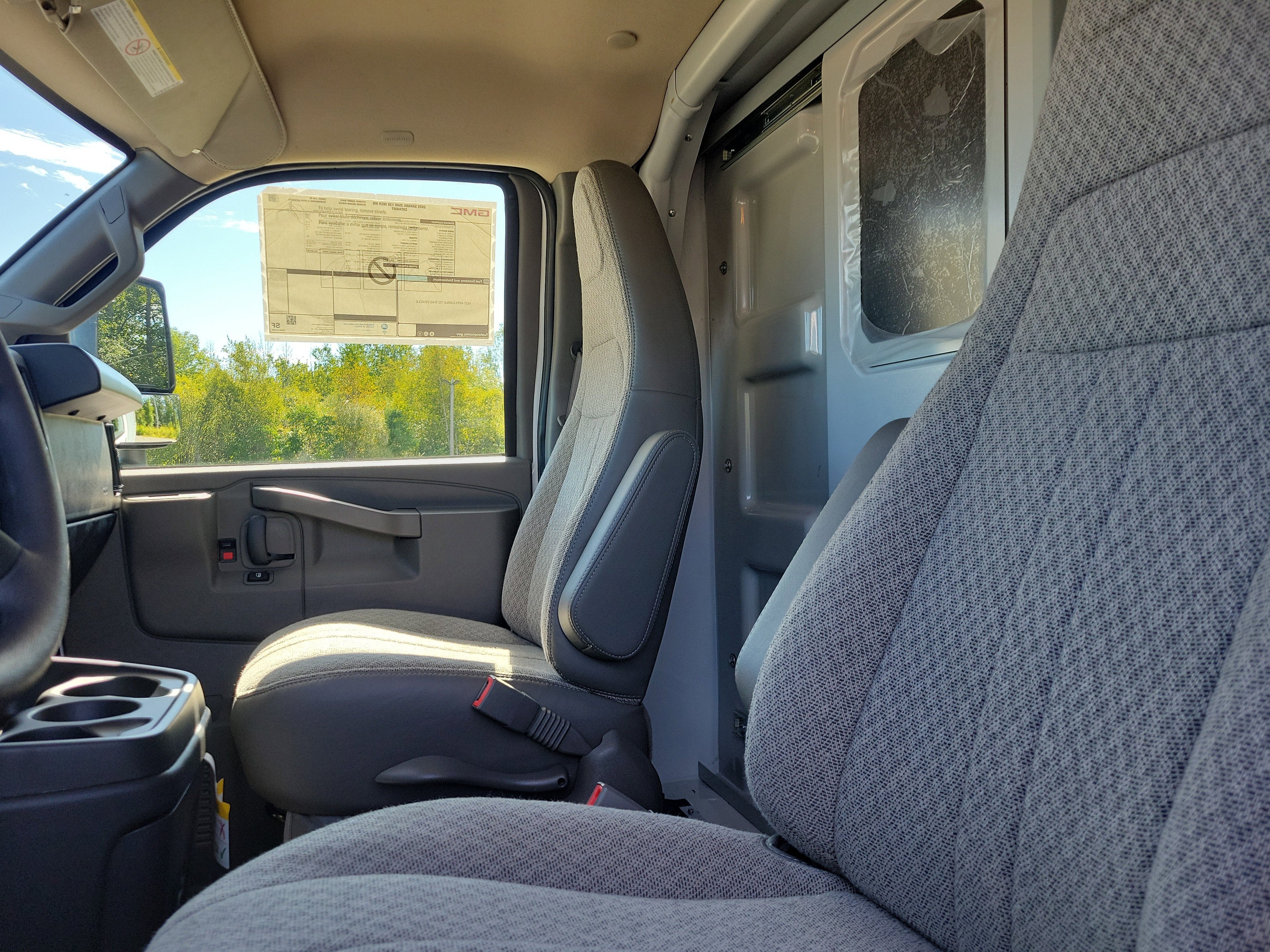 2025 GMC Savana Cutaway 3500 1WT