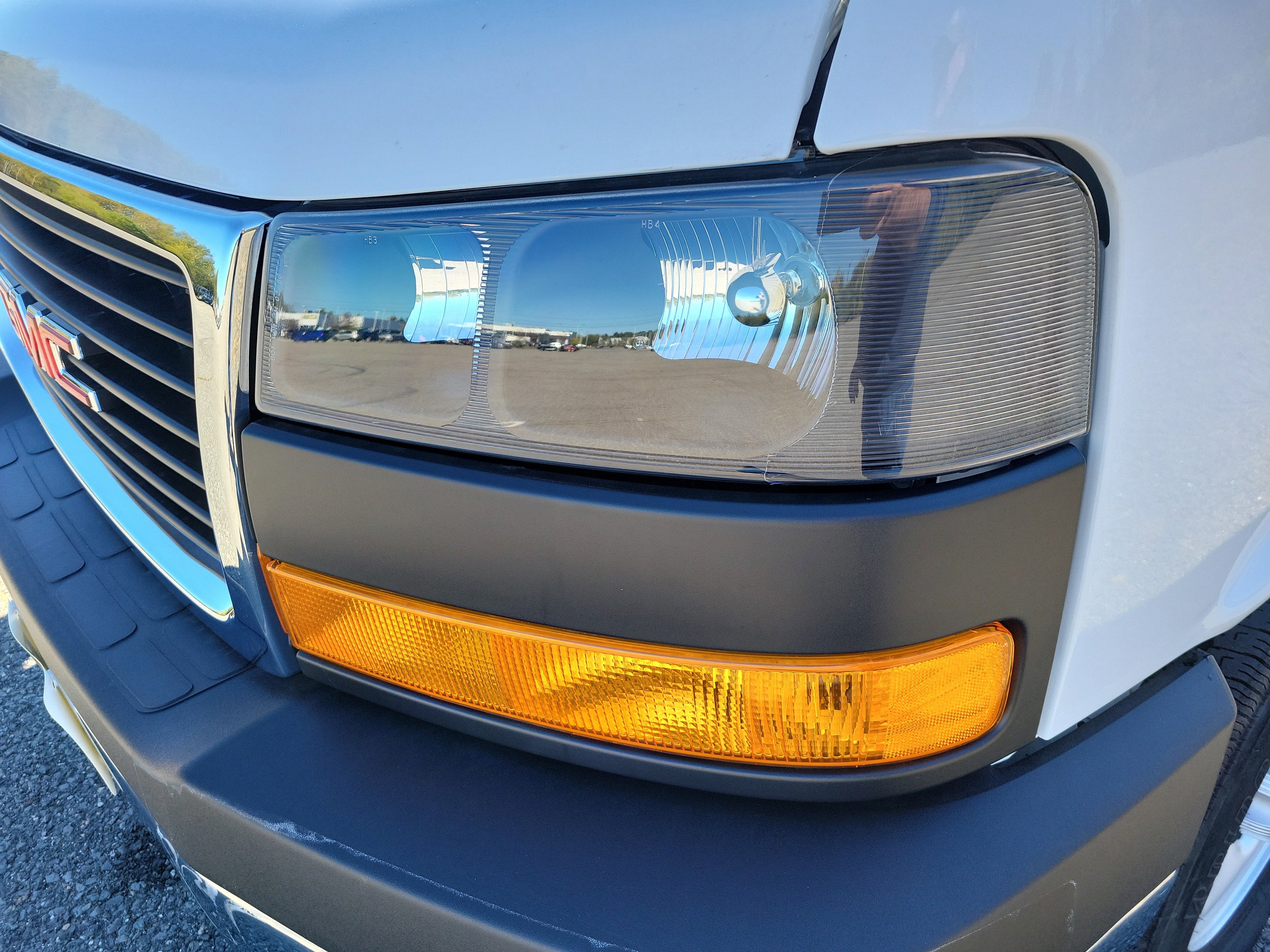 2025 GMC Savana Cutaway 3500 1WT