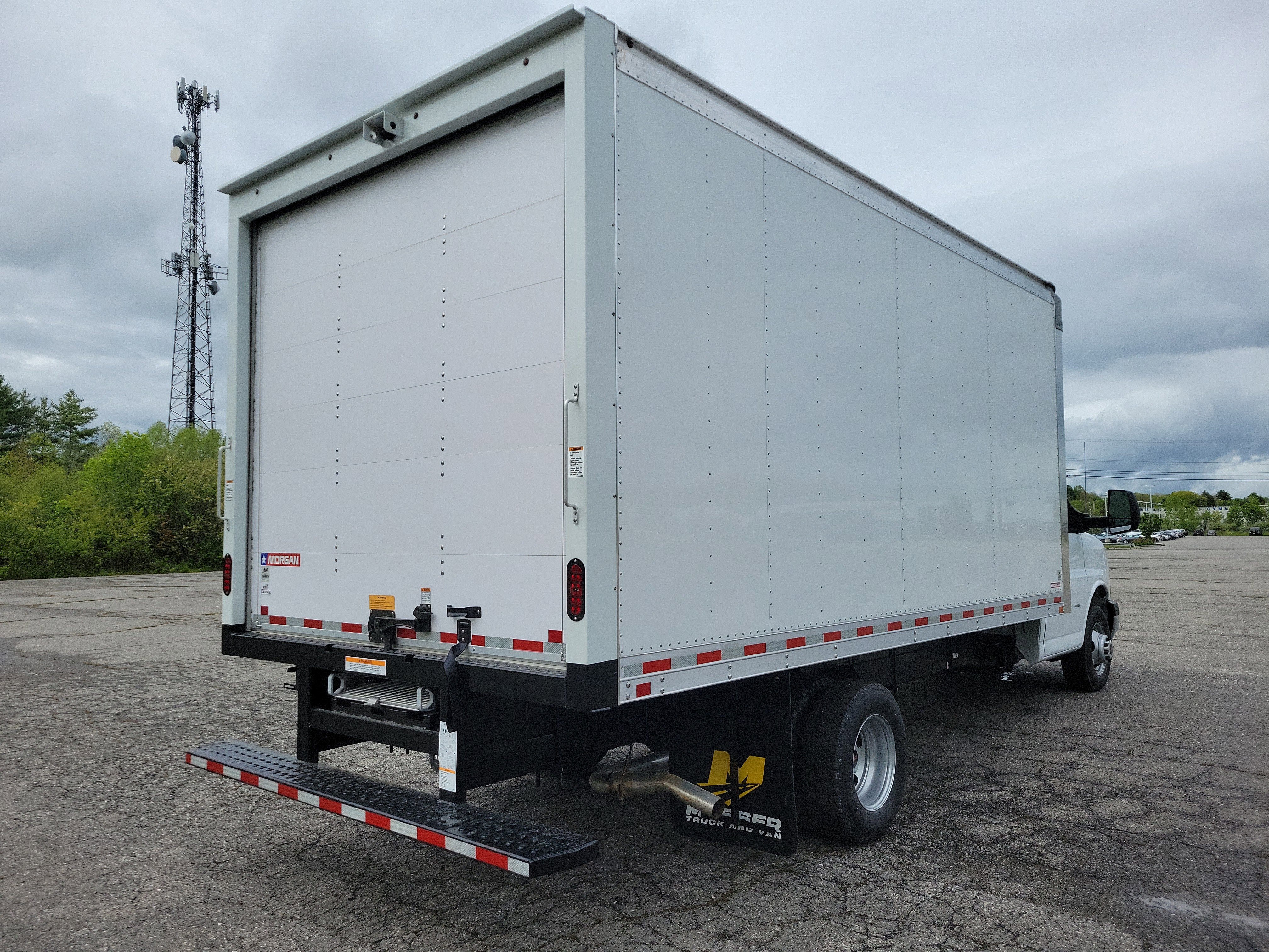 2025 GMC Savana Cutaway 3500 1WT