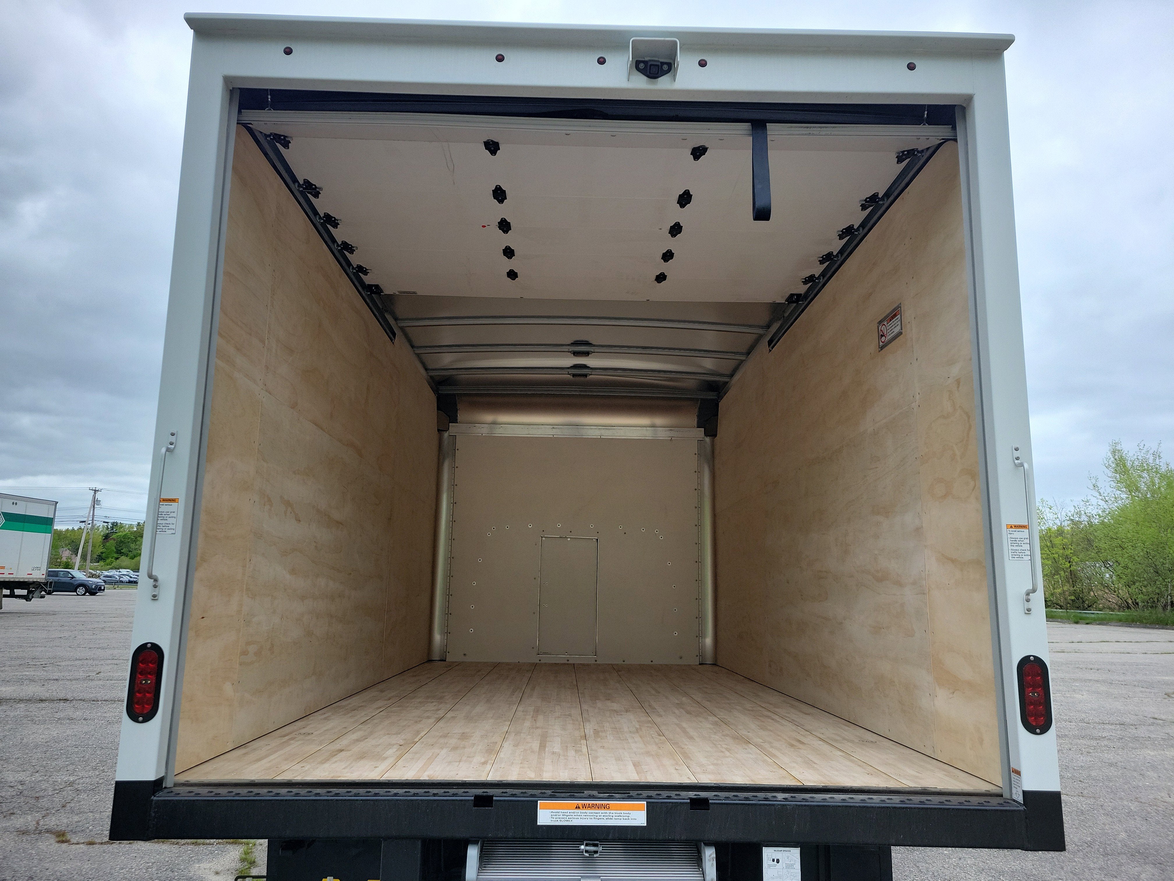 2025 GMC Savana Cutaway 3500 1WT