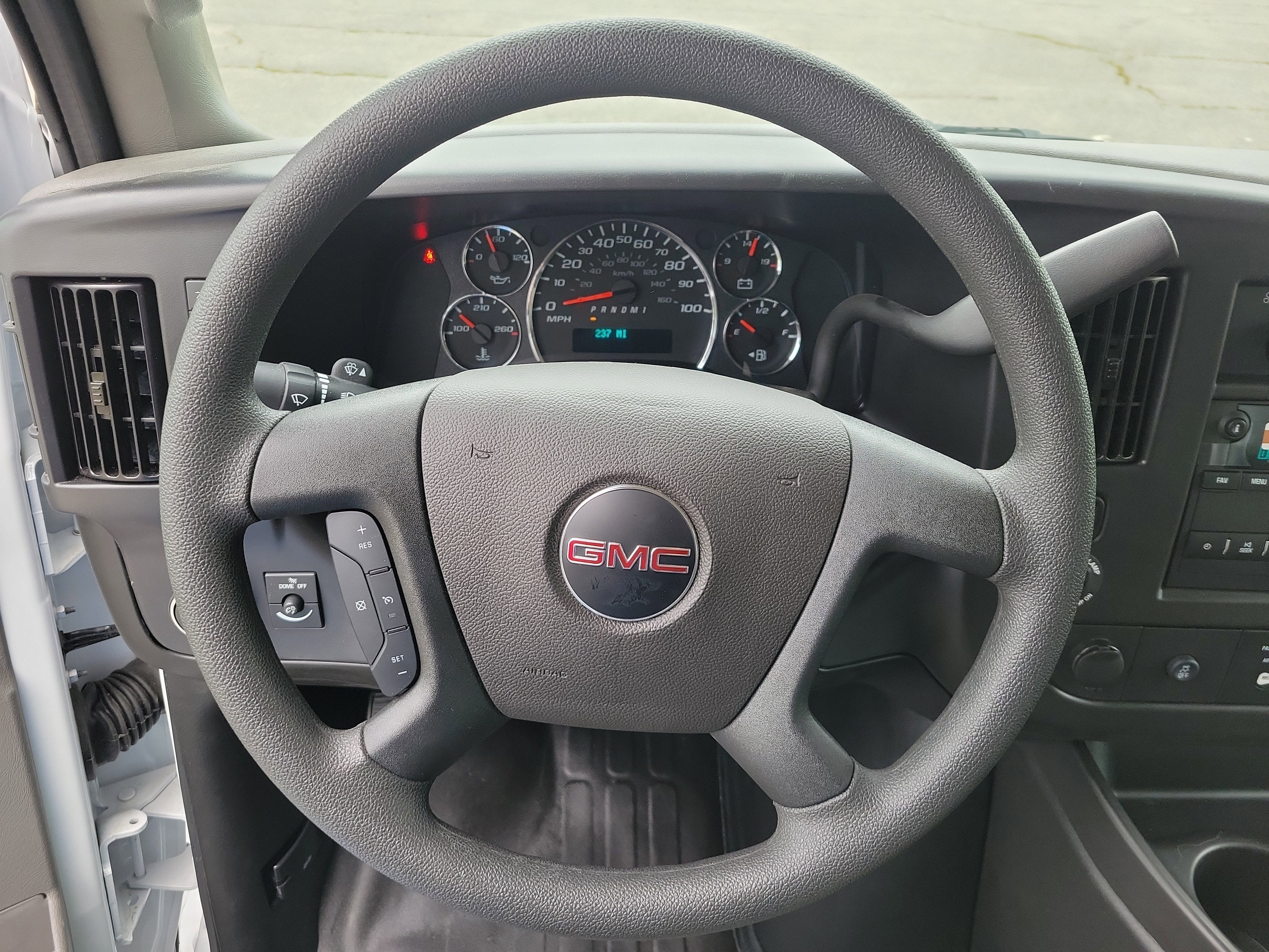 2025 GMC Savana Cutaway 3500 1WT