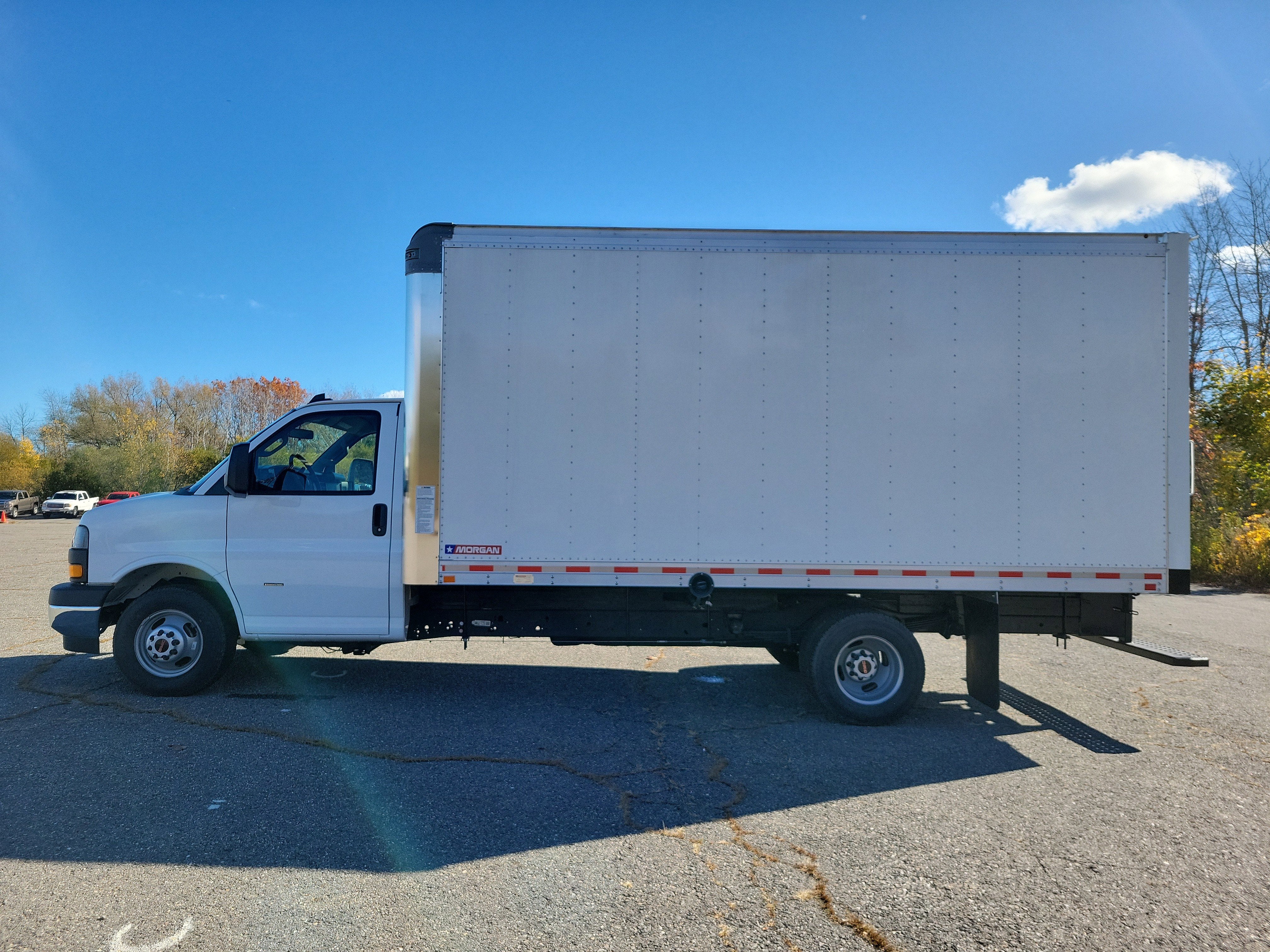 2025 GMC Savana Cutaway 3500 1WT