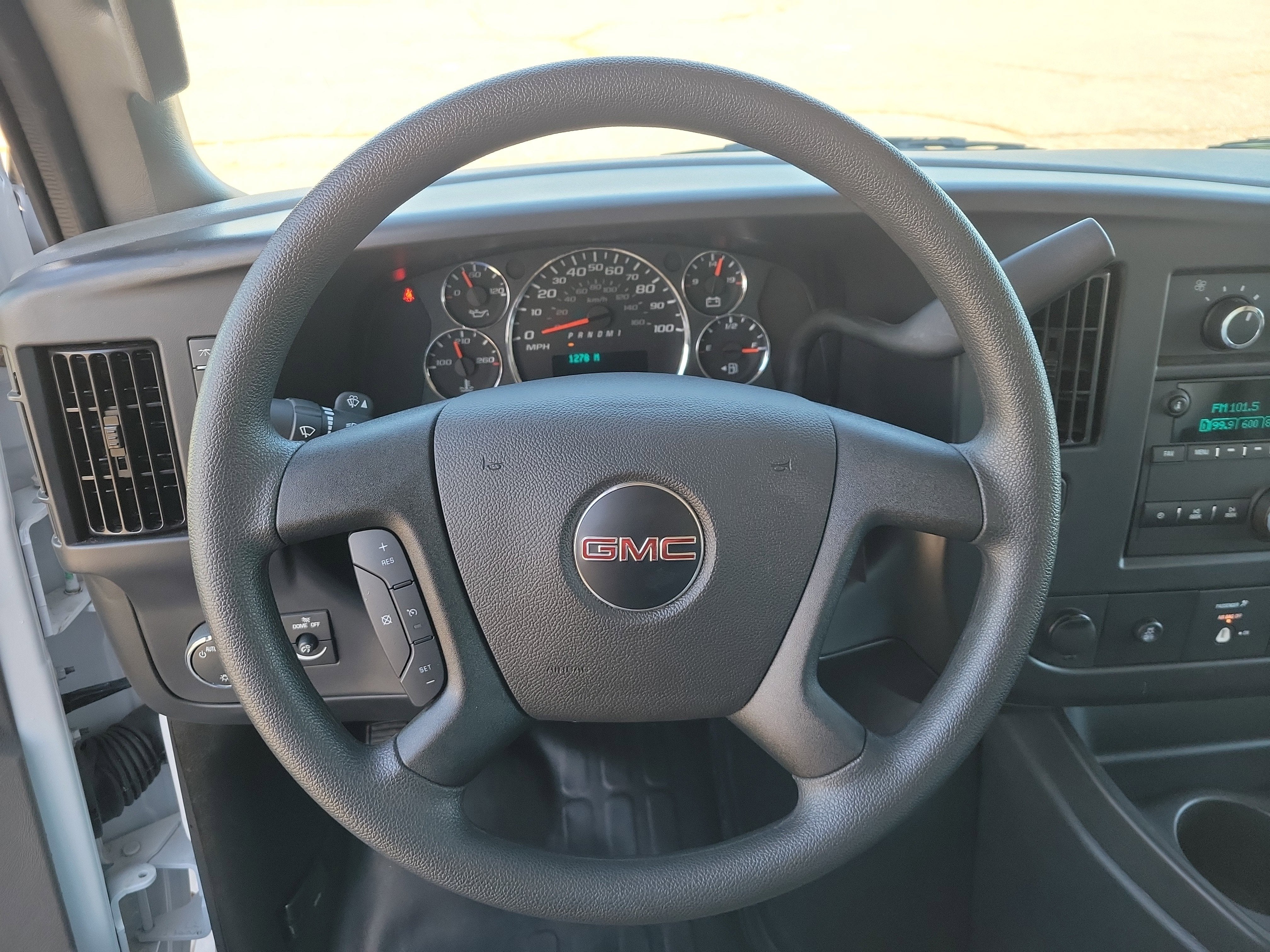 2025 GMC Savana Cutaway 3500 1WT