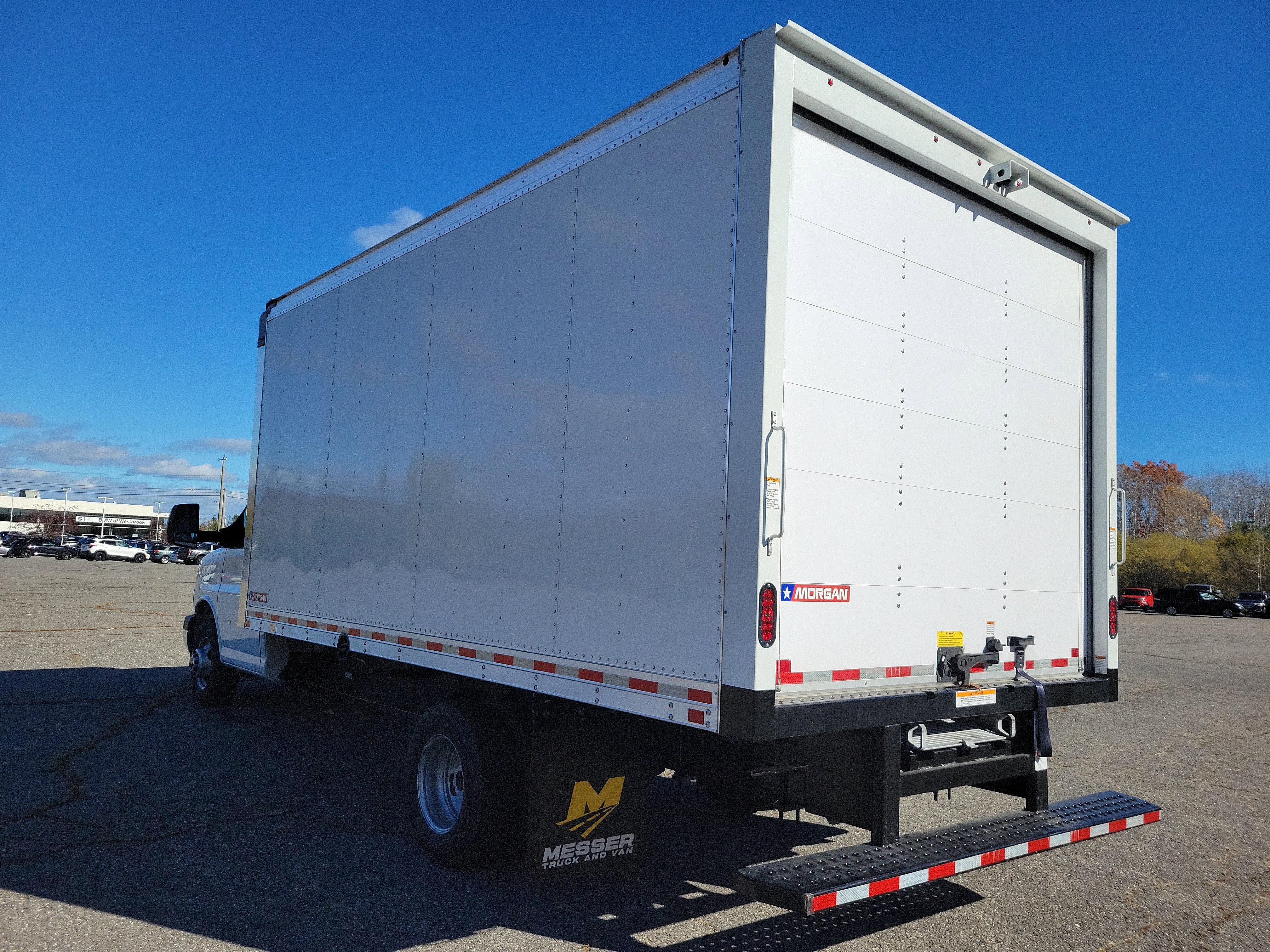 2025 GMC Savana Cutaway 3500 1WT