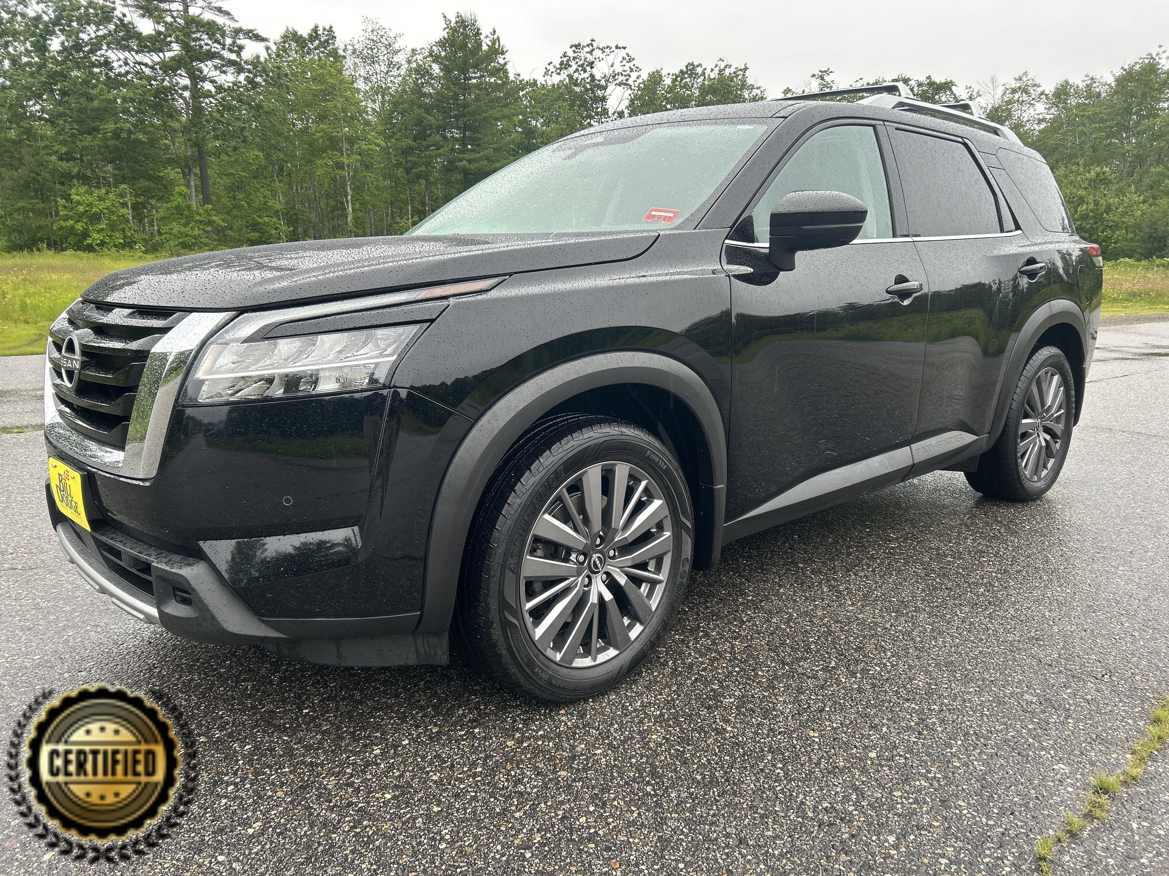 2024 Nissan Pathfinder SL