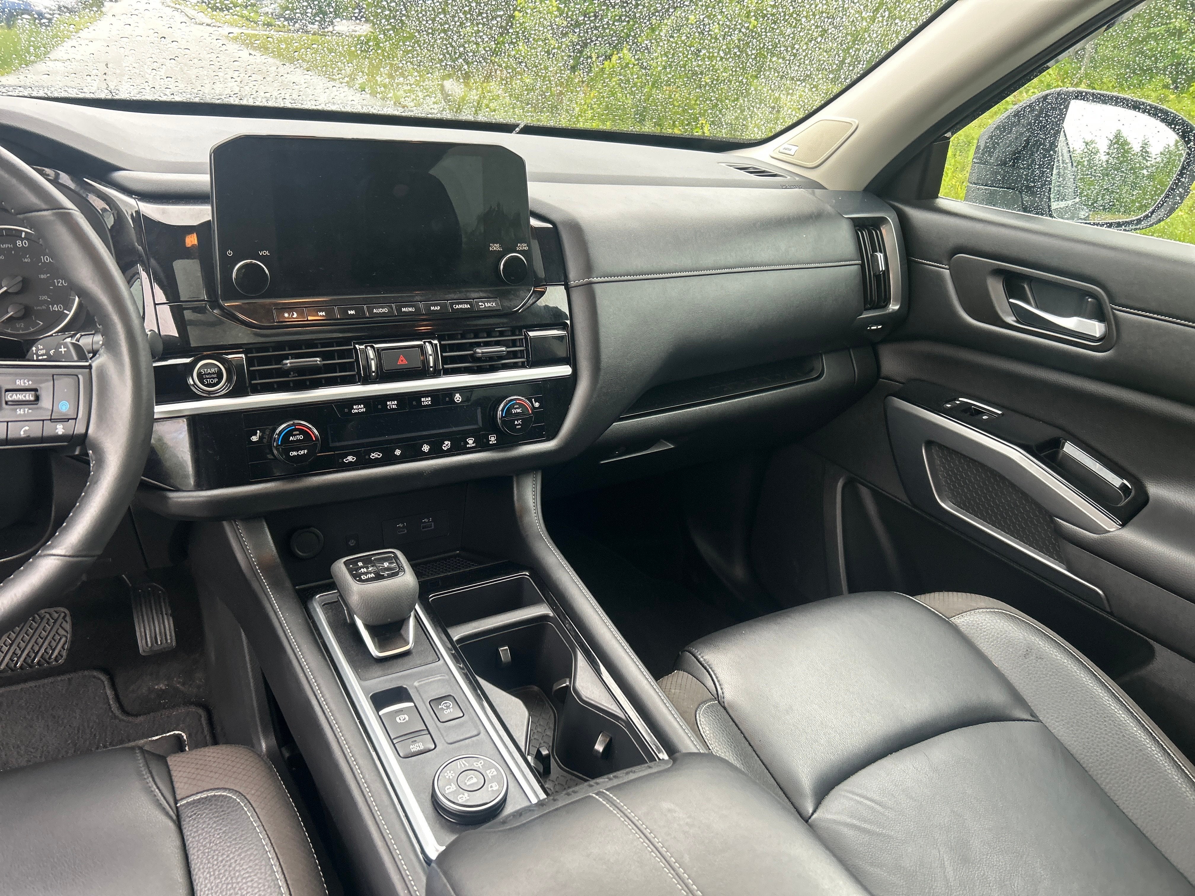 2024 Nissan Pathfinder SL