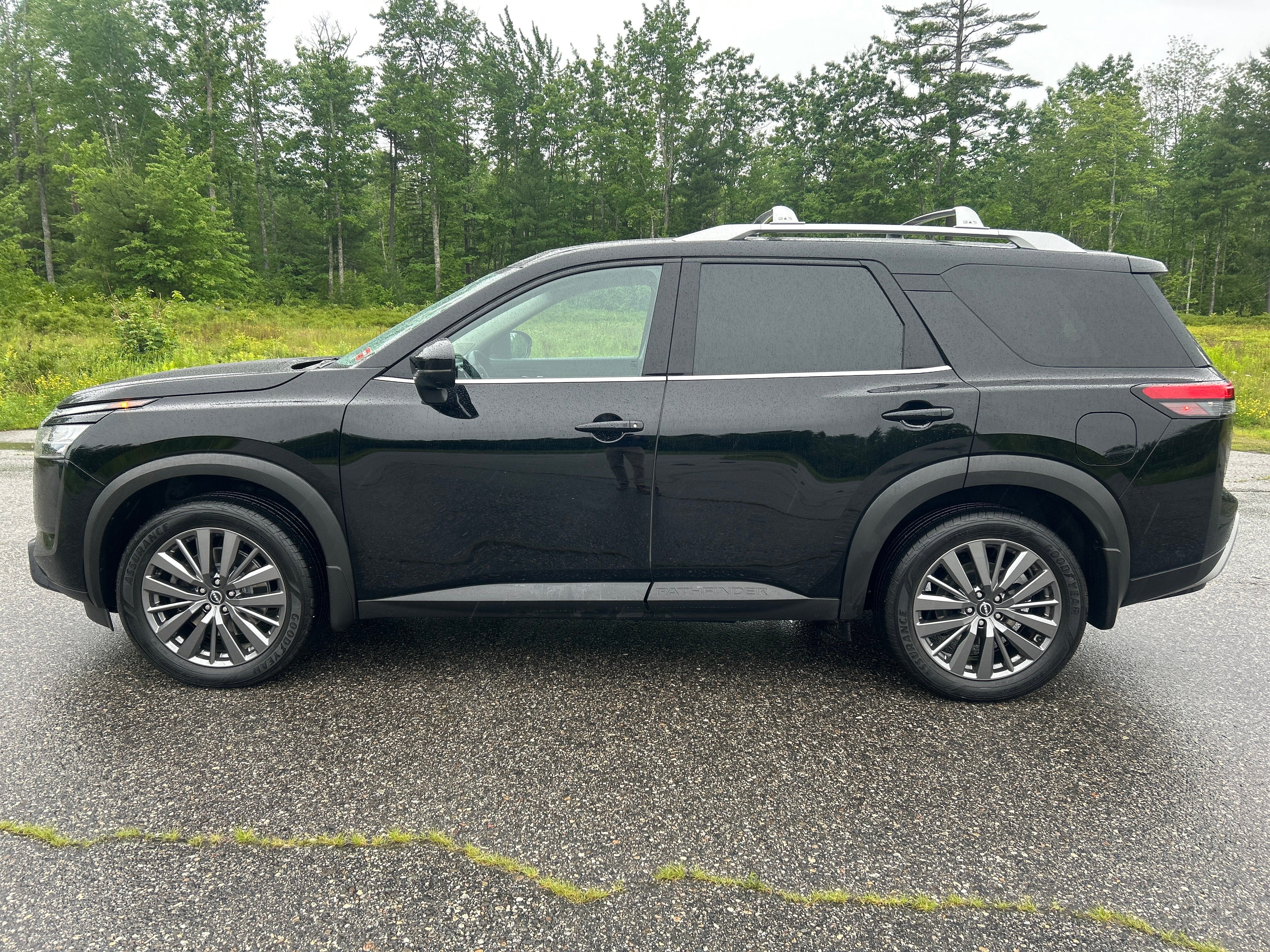 2024 Nissan Pathfinder SL