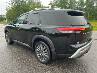 2024 Nissan Pathfinder SL