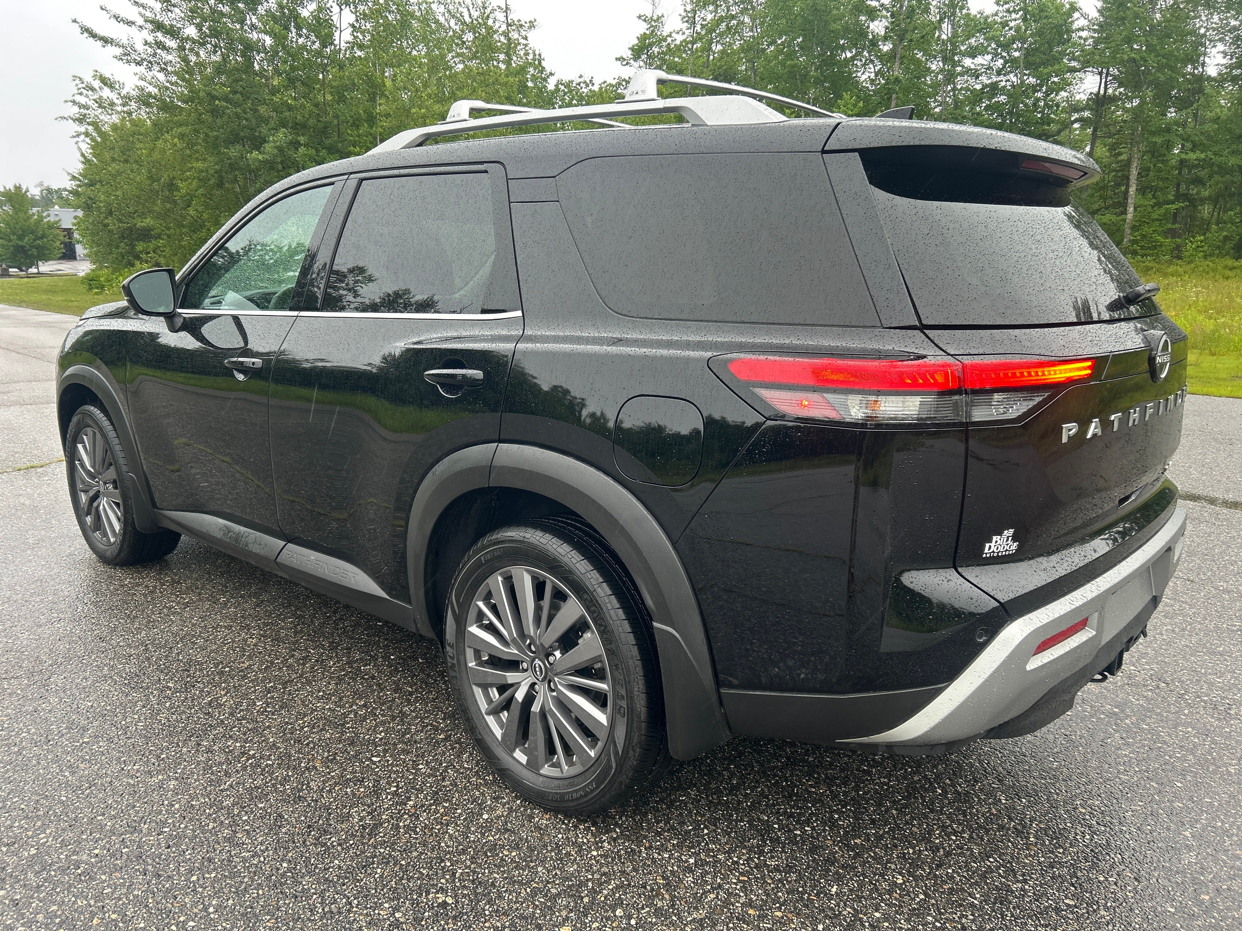 2024 Nissan Pathfinder SL