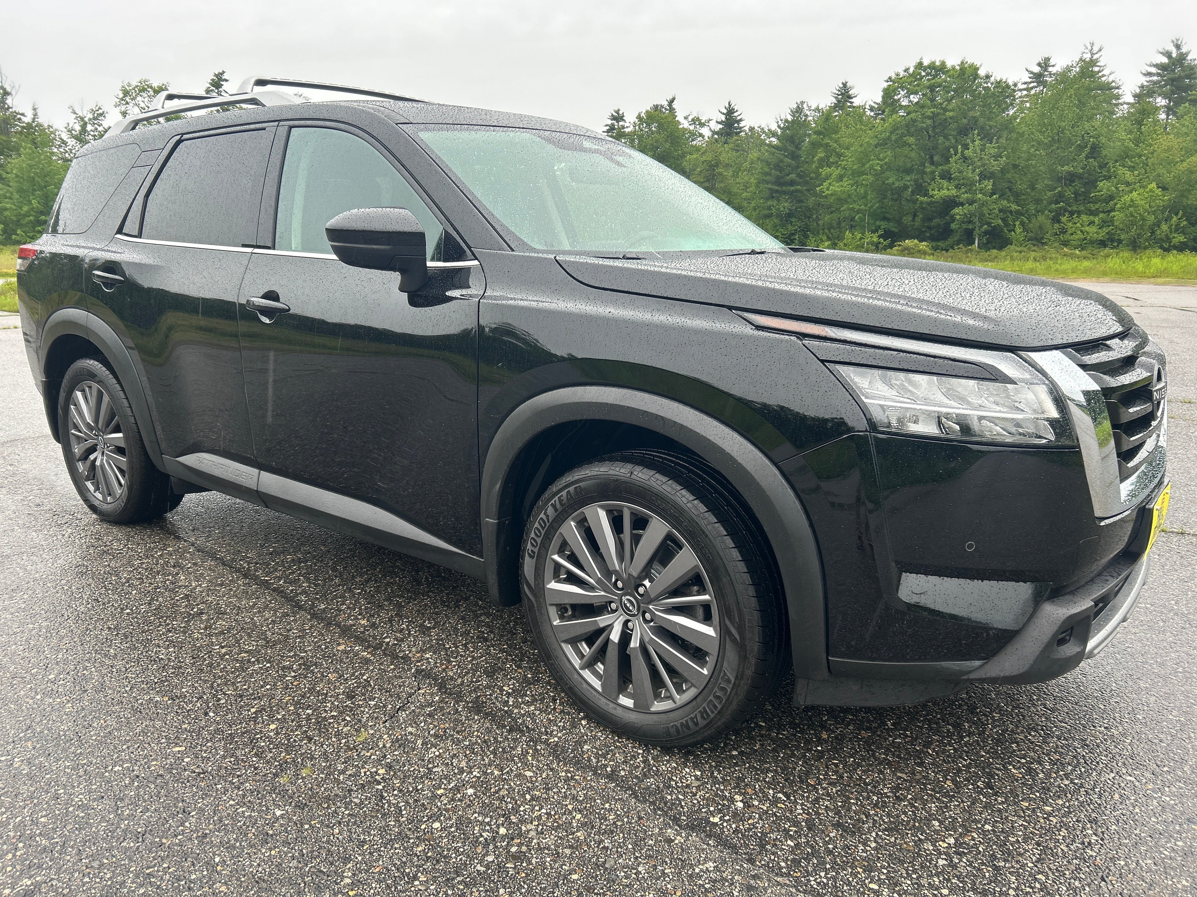 2024 Nissan Pathfinder SL
