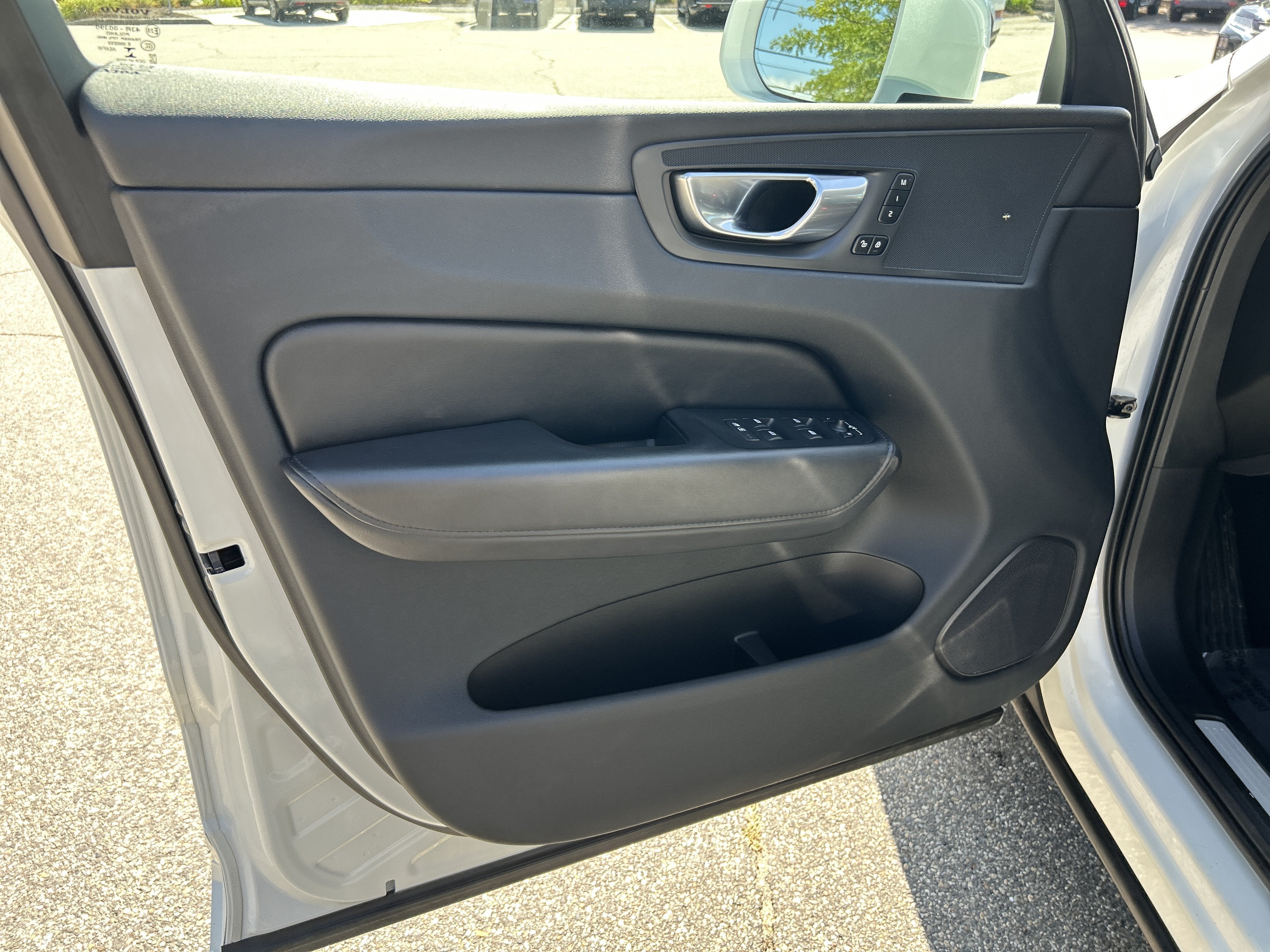 2023 Volvo XC60 Plus Bright Theme