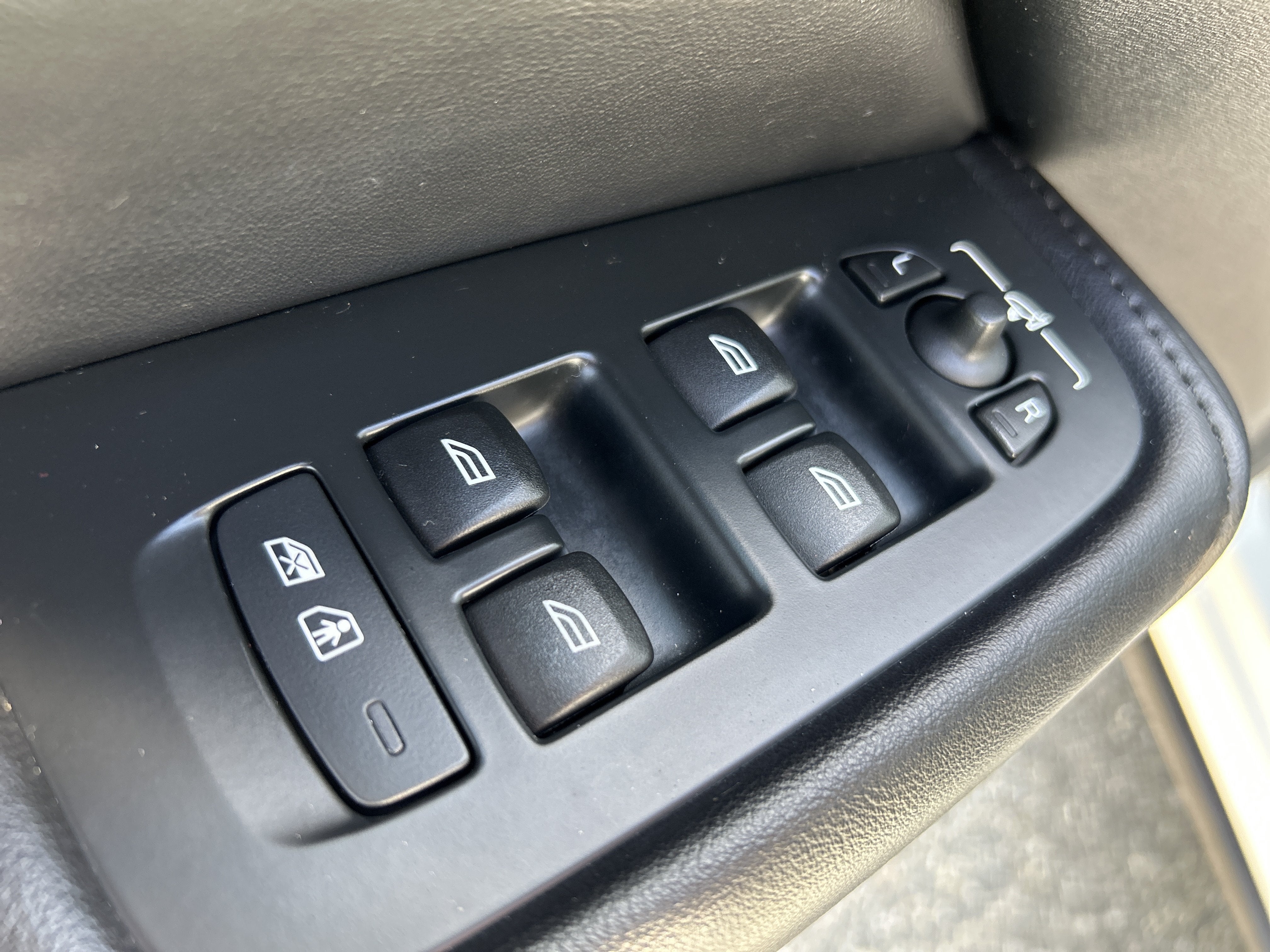 2023 Volvo XC60 Plus Bright Theme