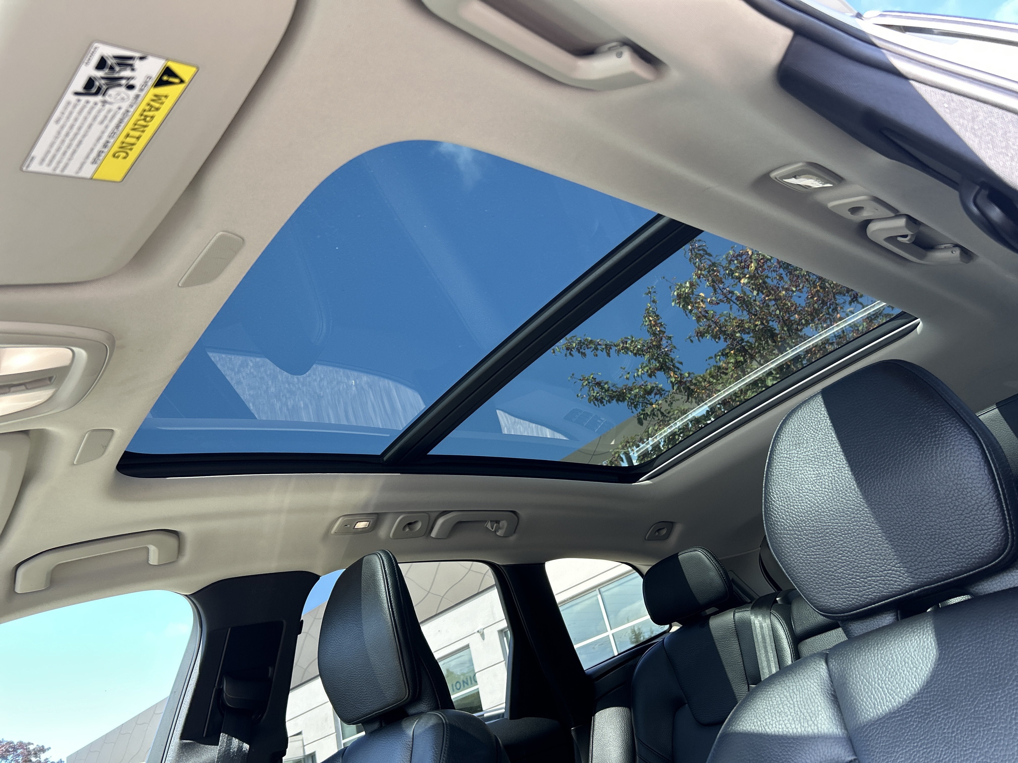 2023 Volvo XC60 Plus Bright Theme